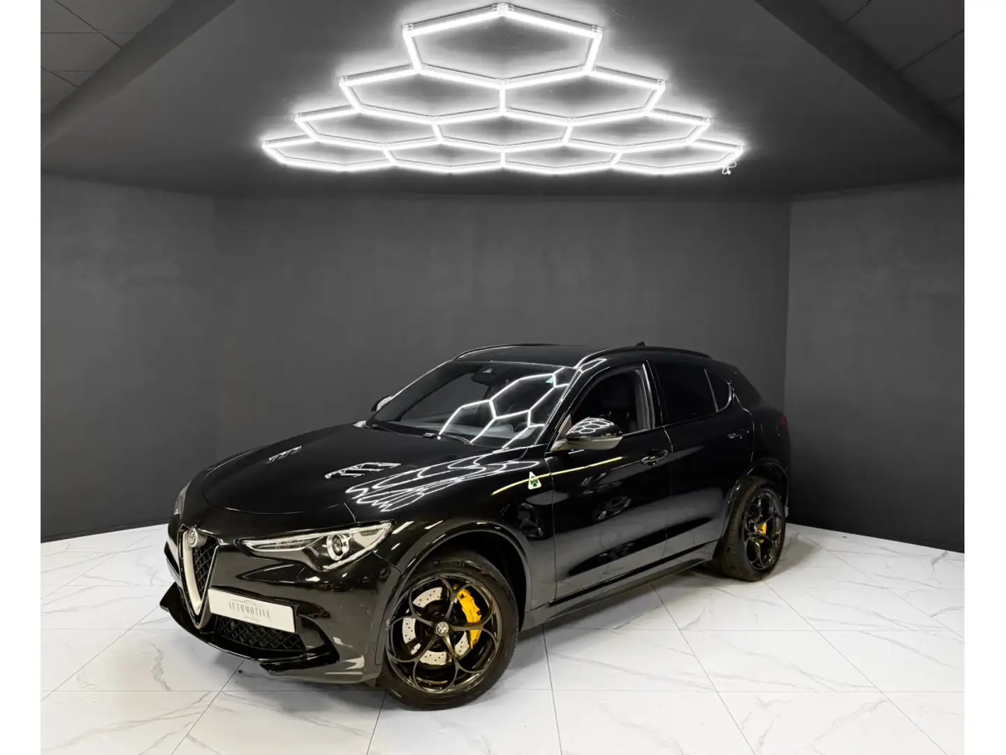 Alfa Romeo Stelvio Quadrifoglio Quadrifoglio Q4 Schwarz - 1