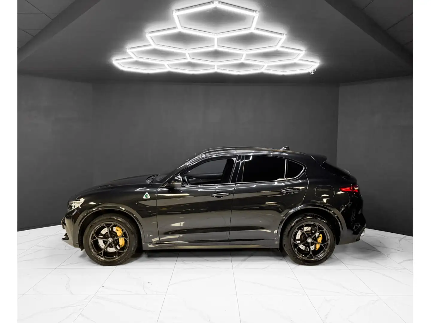 Alfa Romeo Stelvio Quadrifoglio Quadrifoglio Q4 Schwarz - 2