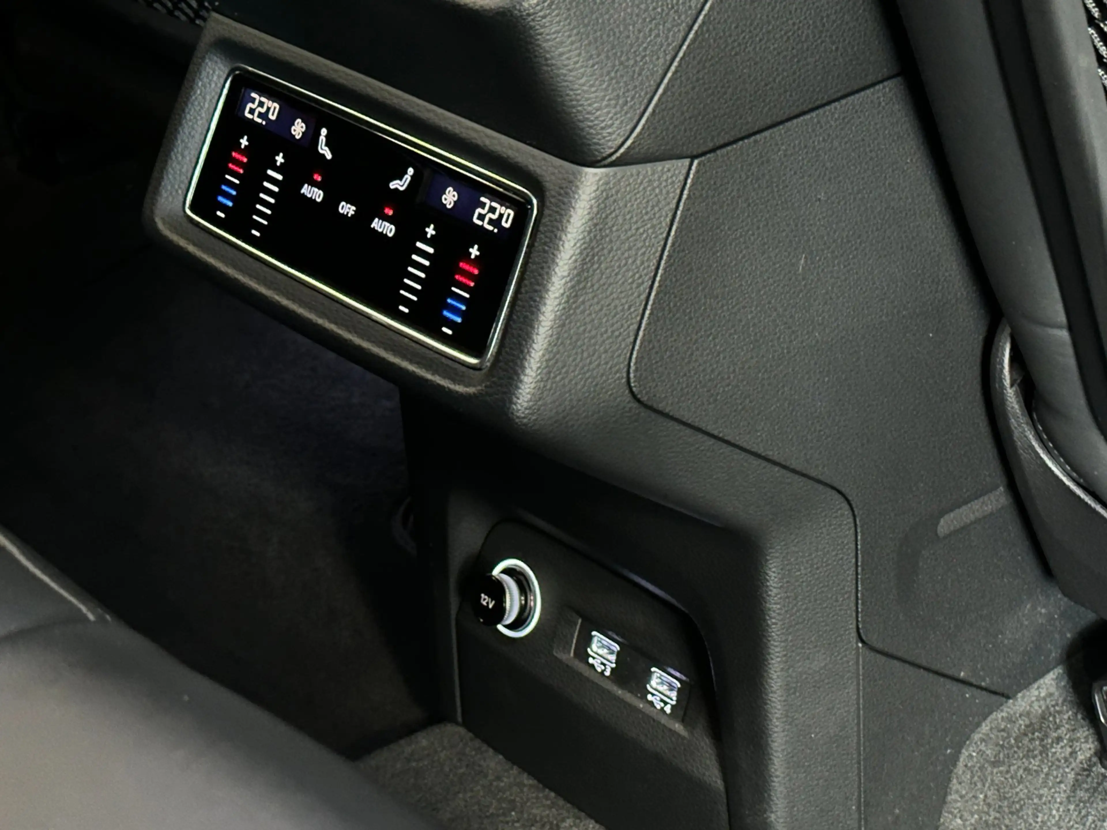 Audi e-tron E-tron 55 quattro advanced Pro Line Plus 95 kWh/PA — photo 22