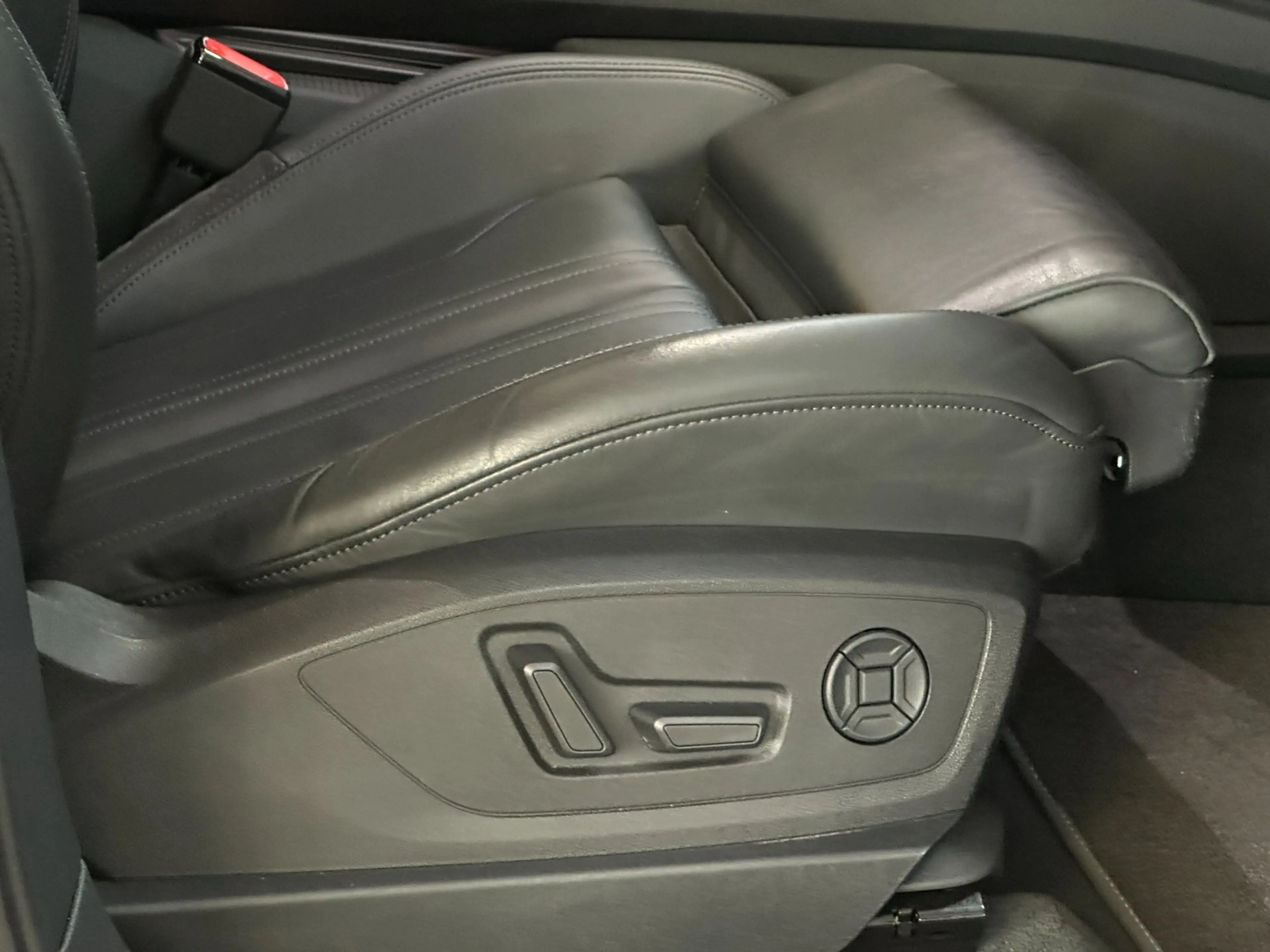 Audi e-tron E-tron 55 quattro advanced Pro Line Plus 95 kWh/PA — photo 16