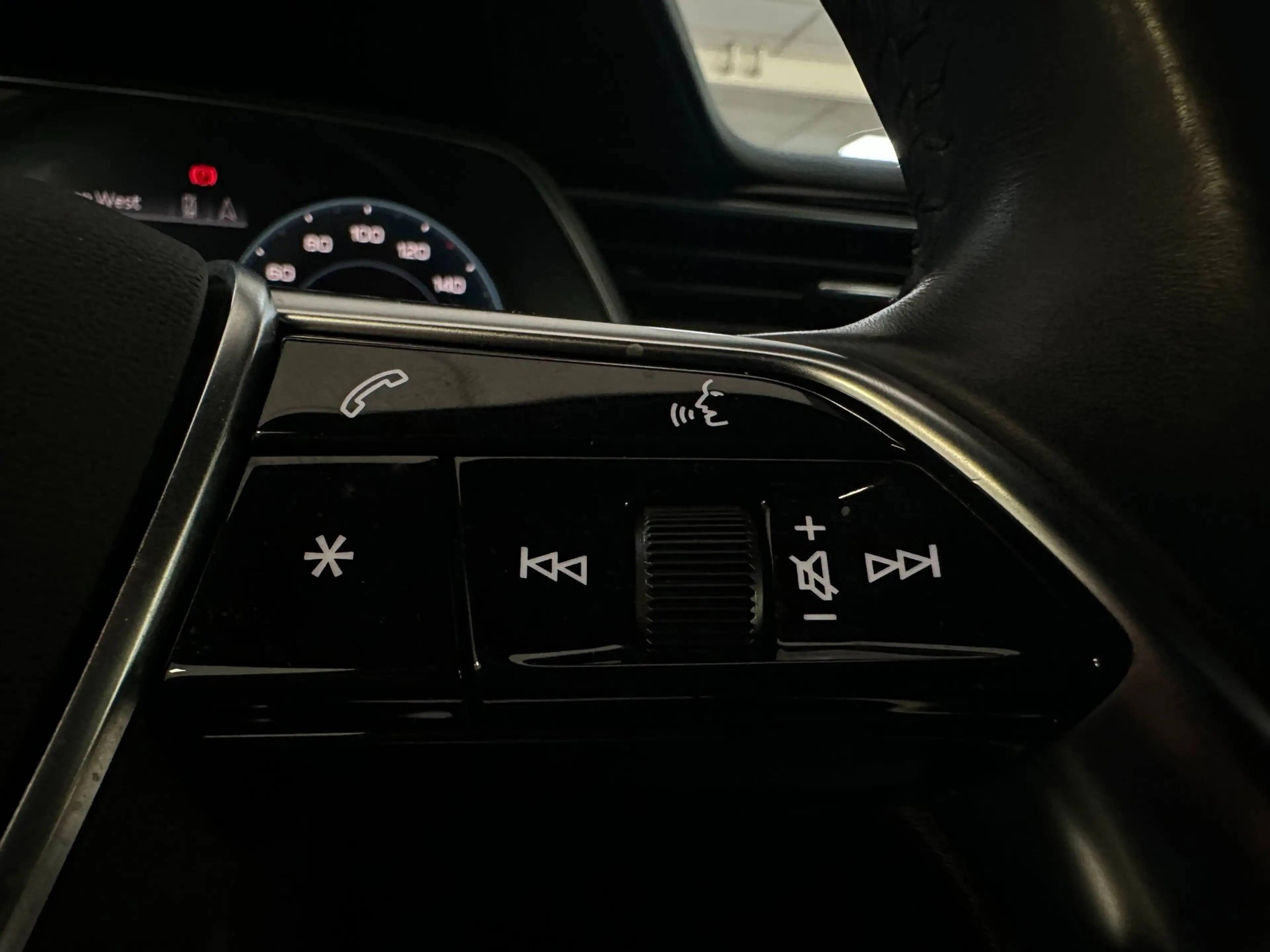 Audi e-tron E-tron 55 quattro advanced Pro Line Plus 95 kWh/PA — photo 32