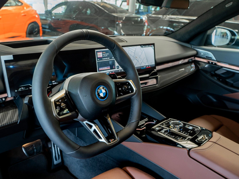BMW 550 e M Sport Memo AHK B&W HUD 4-Zones — photo 11