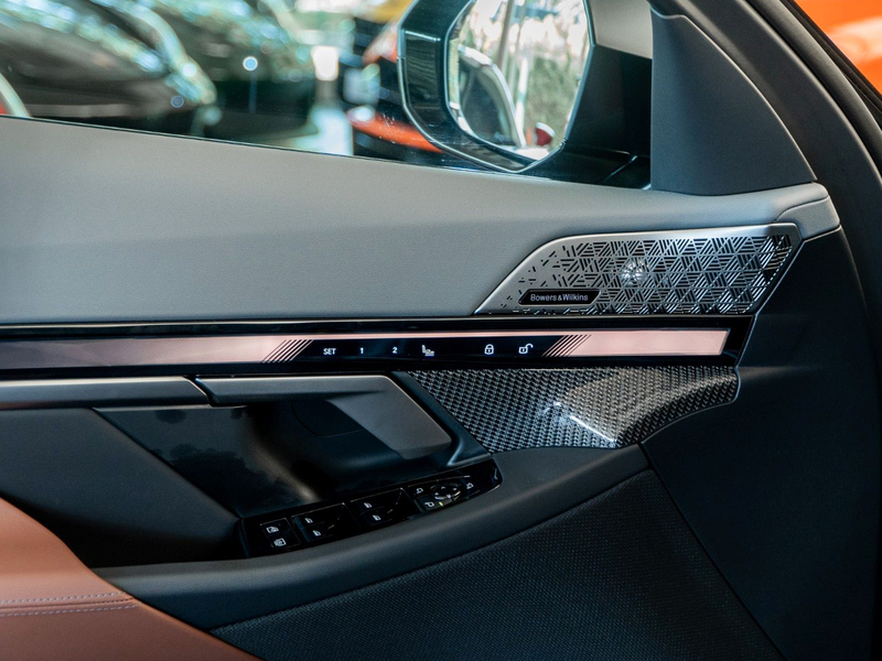 BMW 550 e M Sport Memo AHK B&W HUD 4-Zones — photo 10