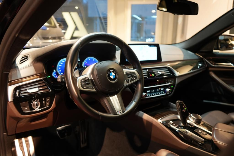 BMW 550 d xDrive Touring *LED*Navi*Virtual*Kamera* — photo 9