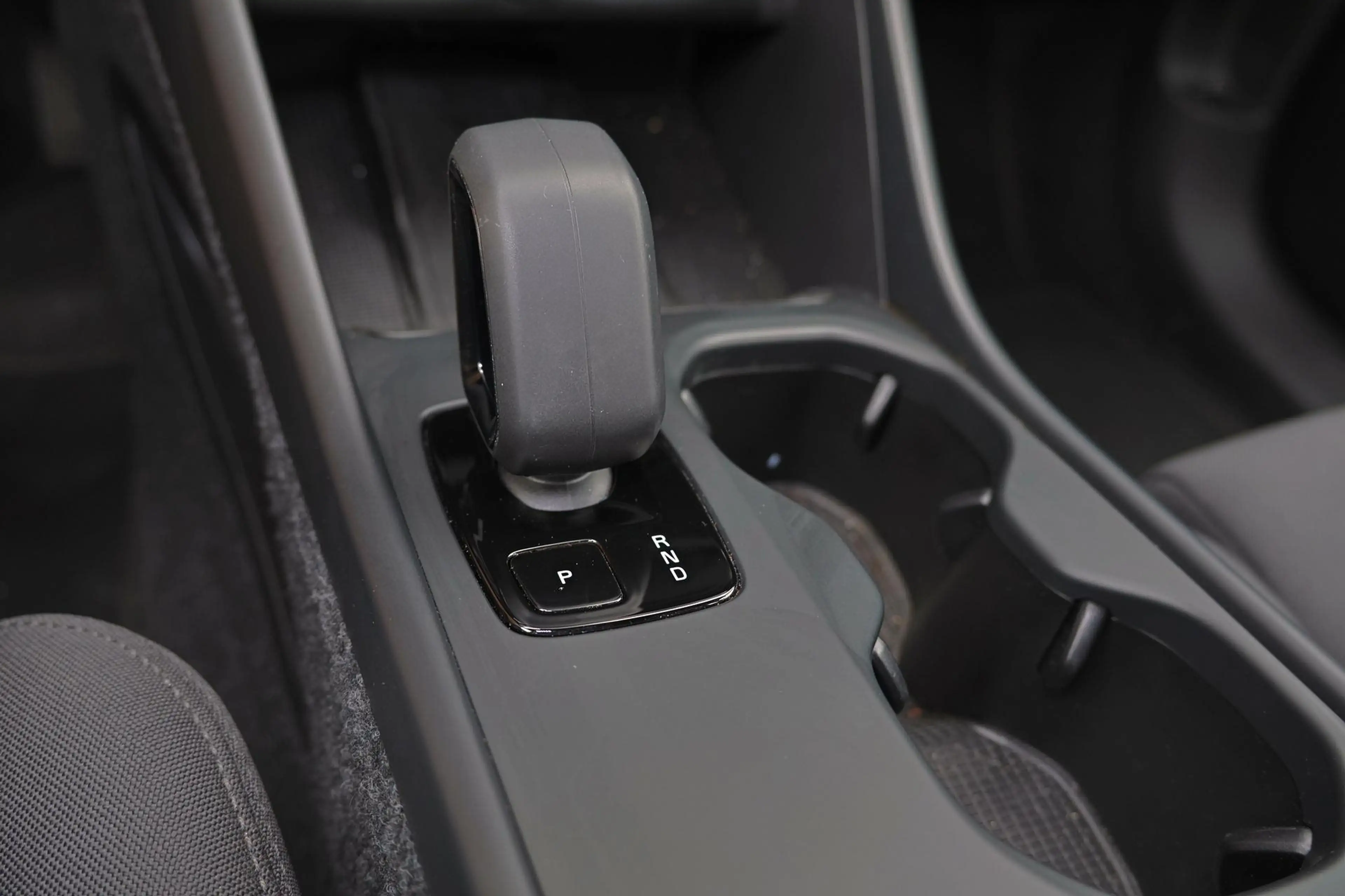 Volvo EX40 Extended Range Plus 82 kWh - IntelliSafe Assist & — photo 10