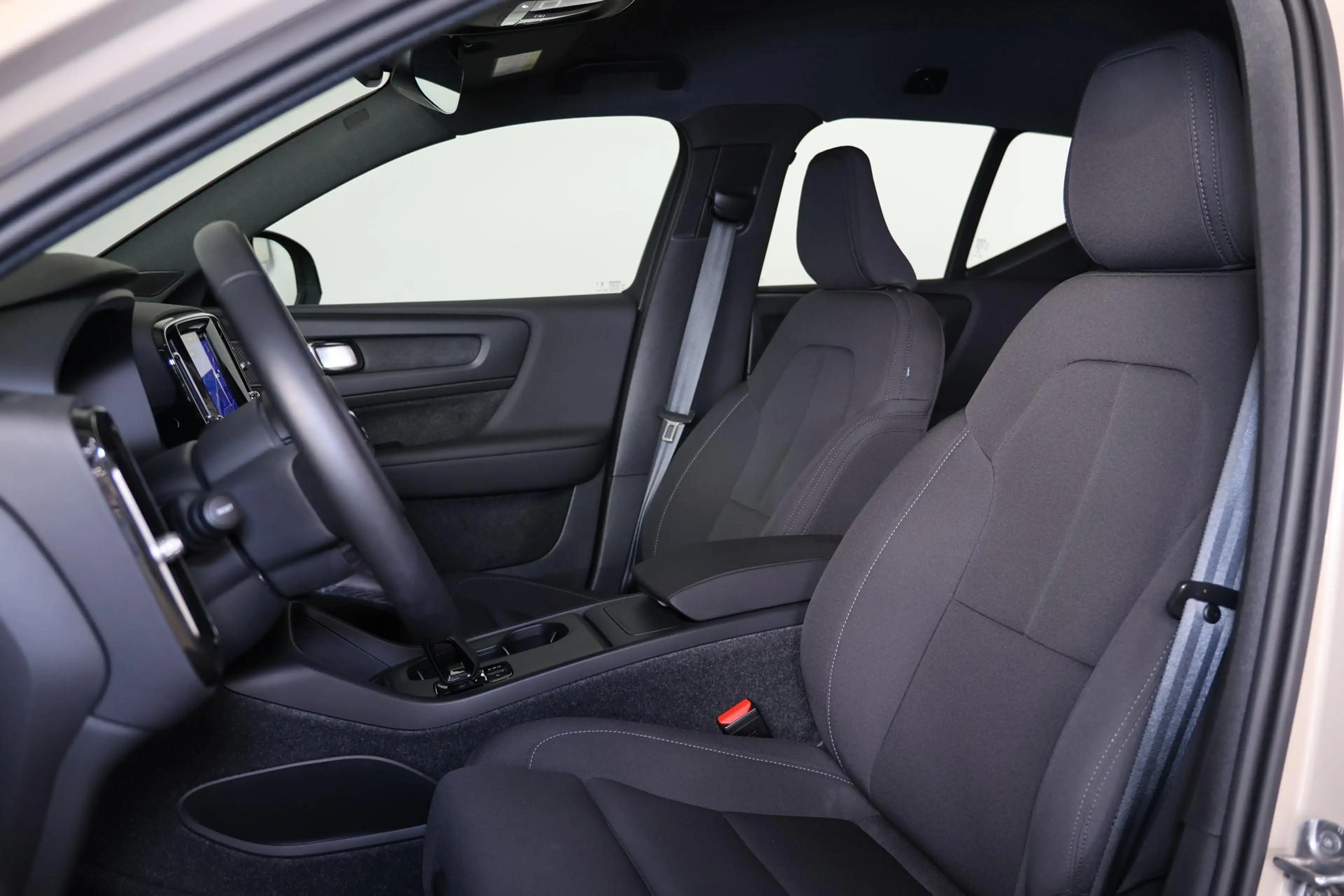 Volvo EX40 Extended Range Plus 82 kWh - IntelliSafe Assist & — photo 14