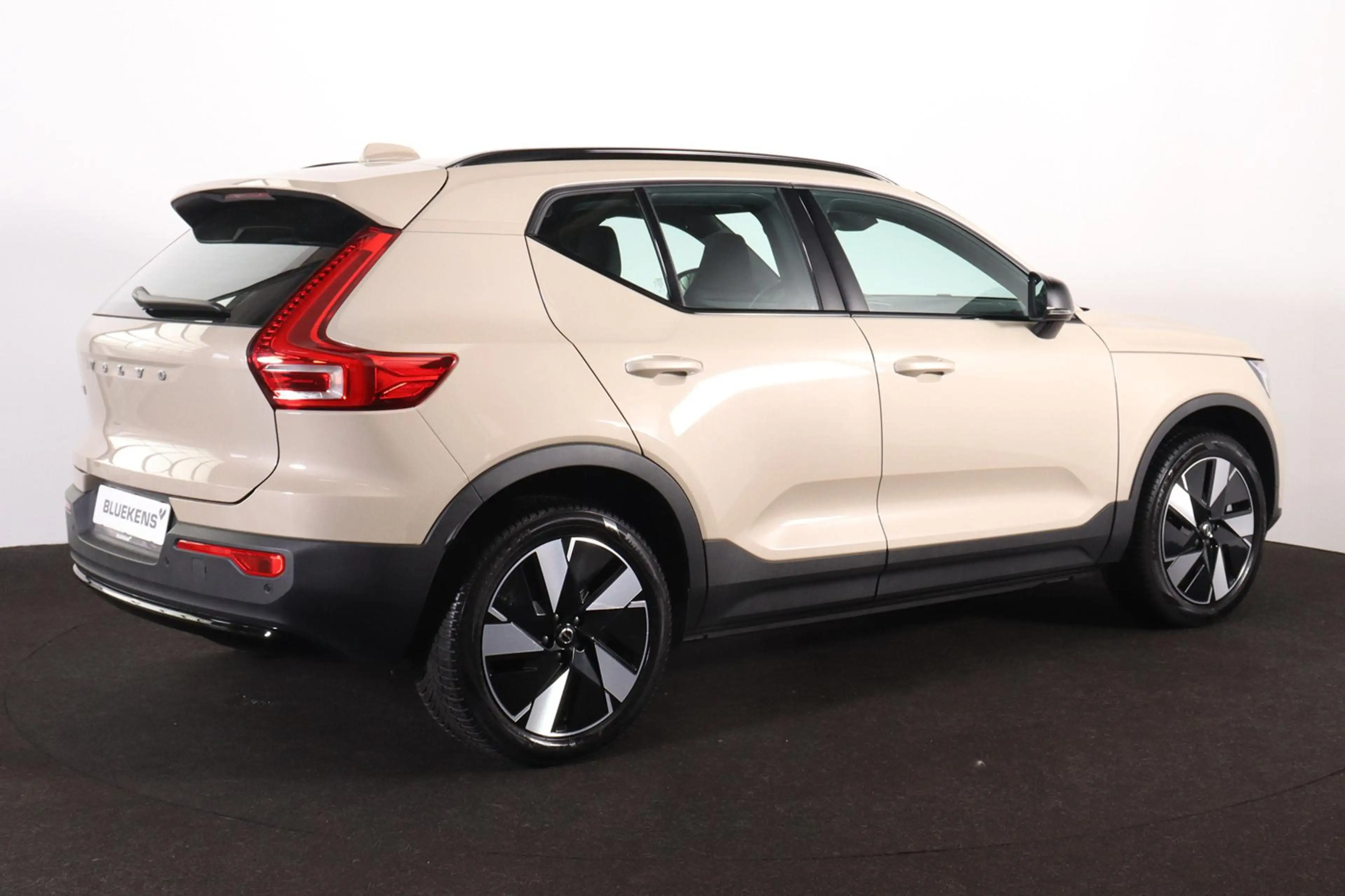 Volvo EX40 Extended Range Plus 82 kWh - IntelliSafe Assist & — photo 5