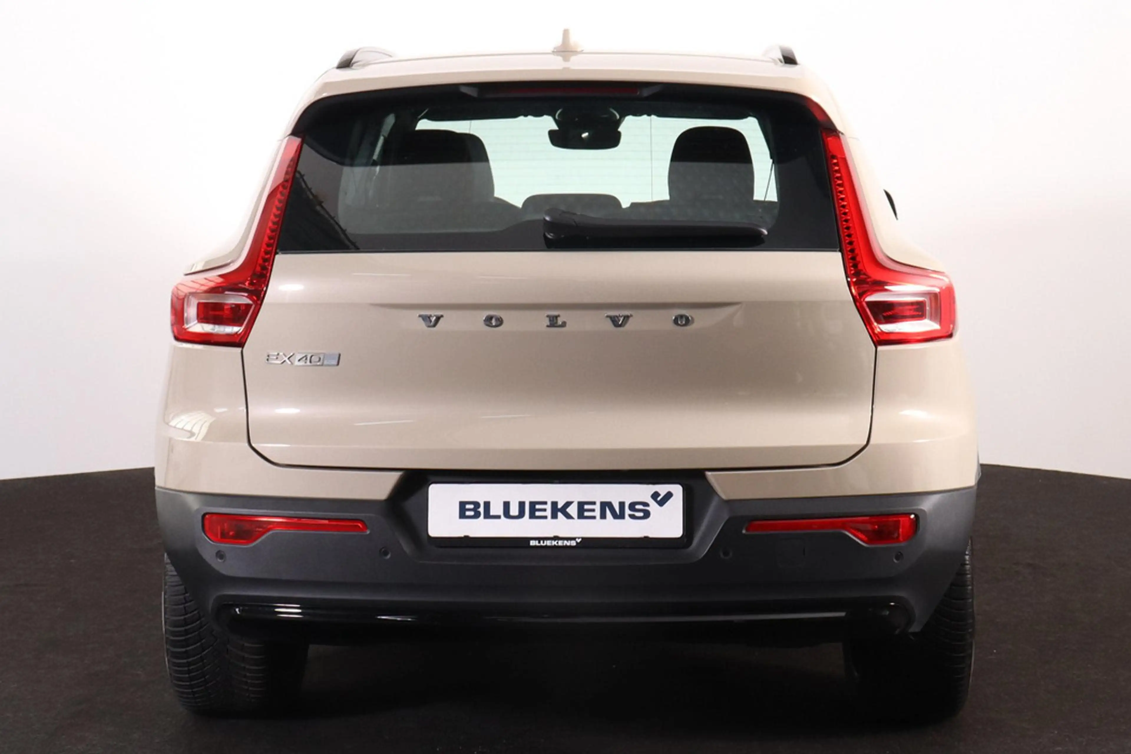 Volvo EX40 Extended Range Plus 82 kWh - IntelliSafe Assist & — photo 4