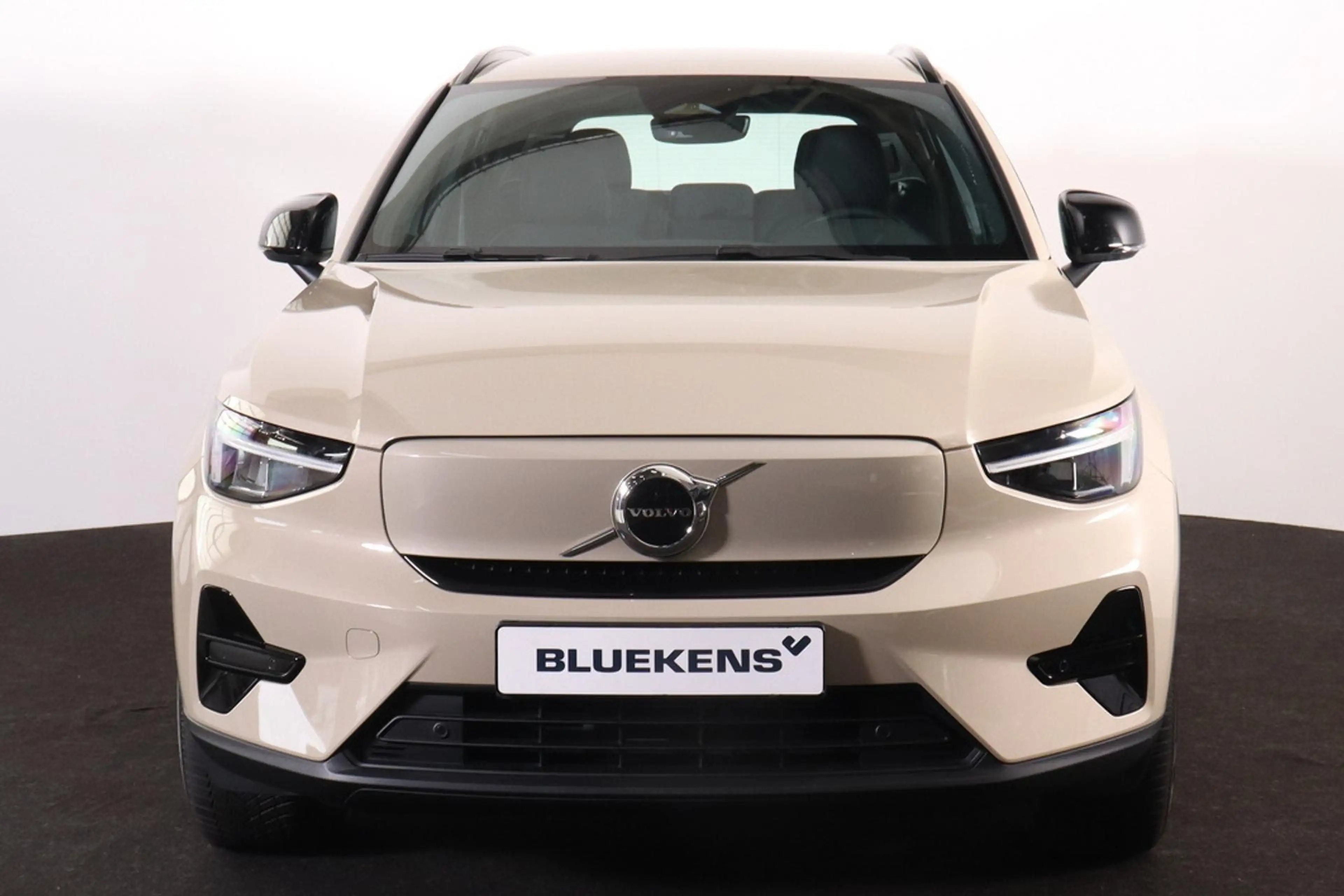 Volvo EX40 Extended Range Plus 82 kWh - IntelliSafe Assist & — photo 2