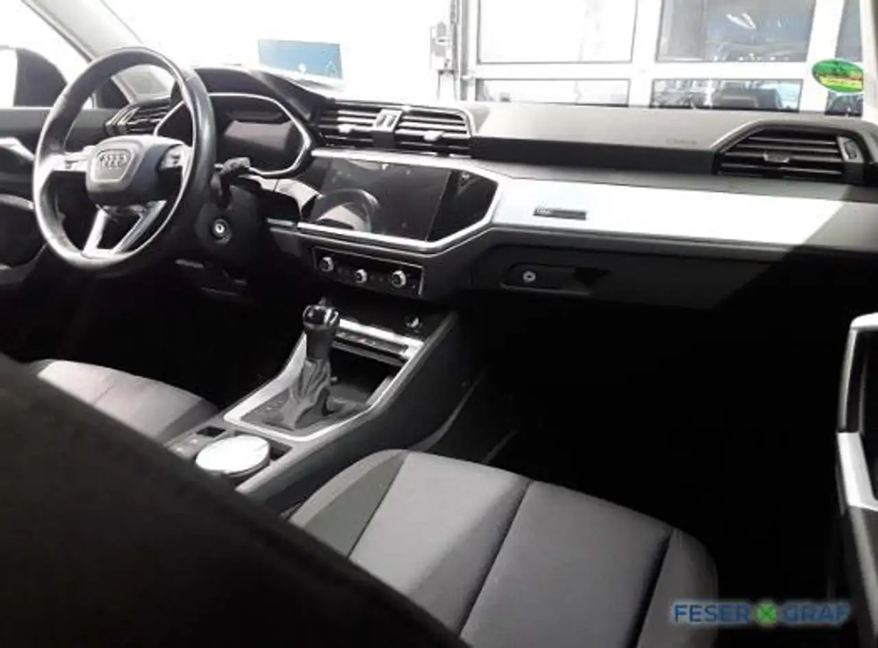 Audi Q3 45 TFSI e S Line Ext Navi,Kamera,Sitzhzg 7