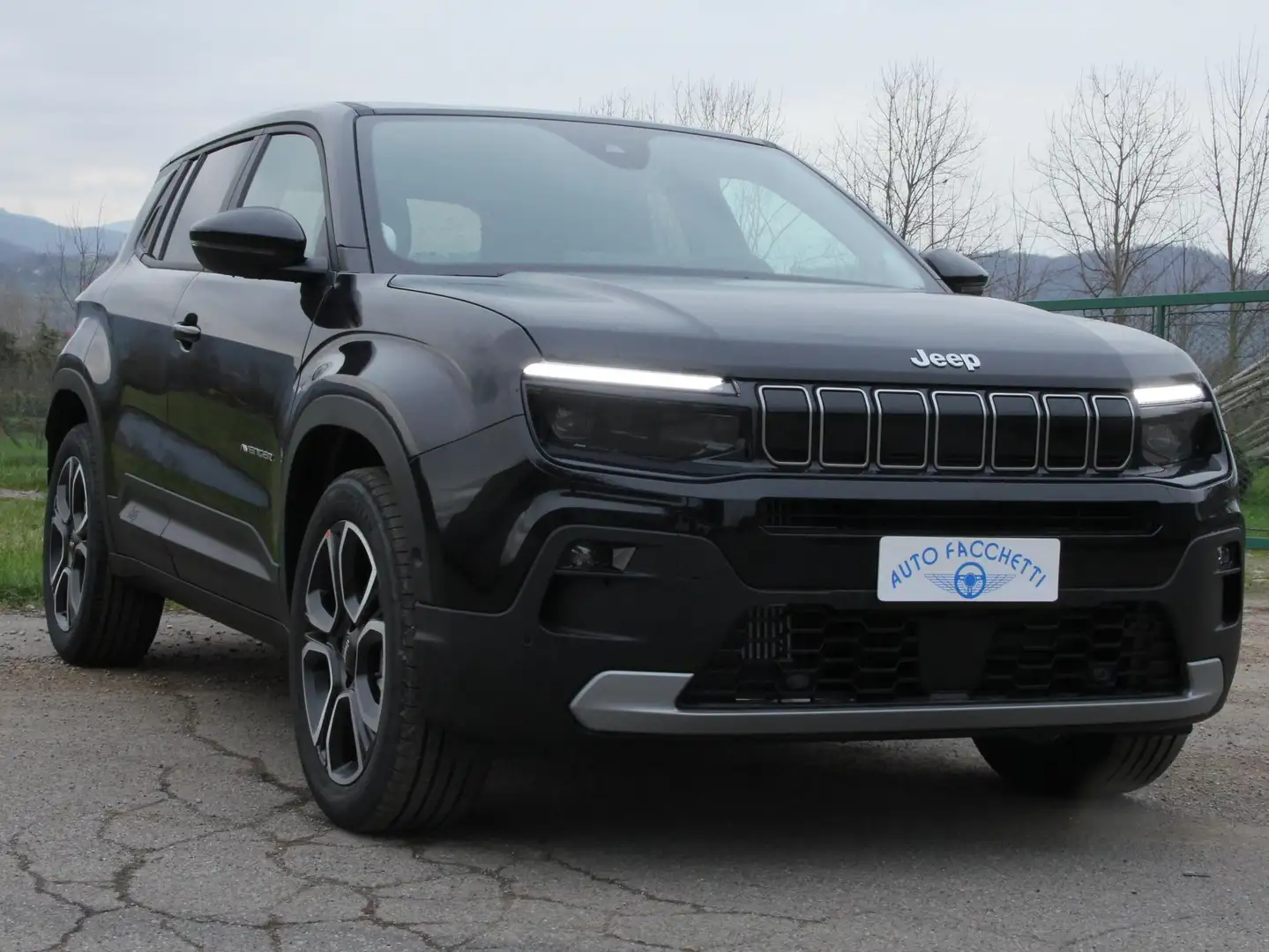 Jeep Avenger 1.2 turbo e-hybrid mhev Summit edct6 Schwarz - 1