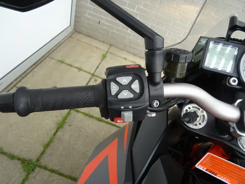 KTM 1290 Super Duke GT - foto 3