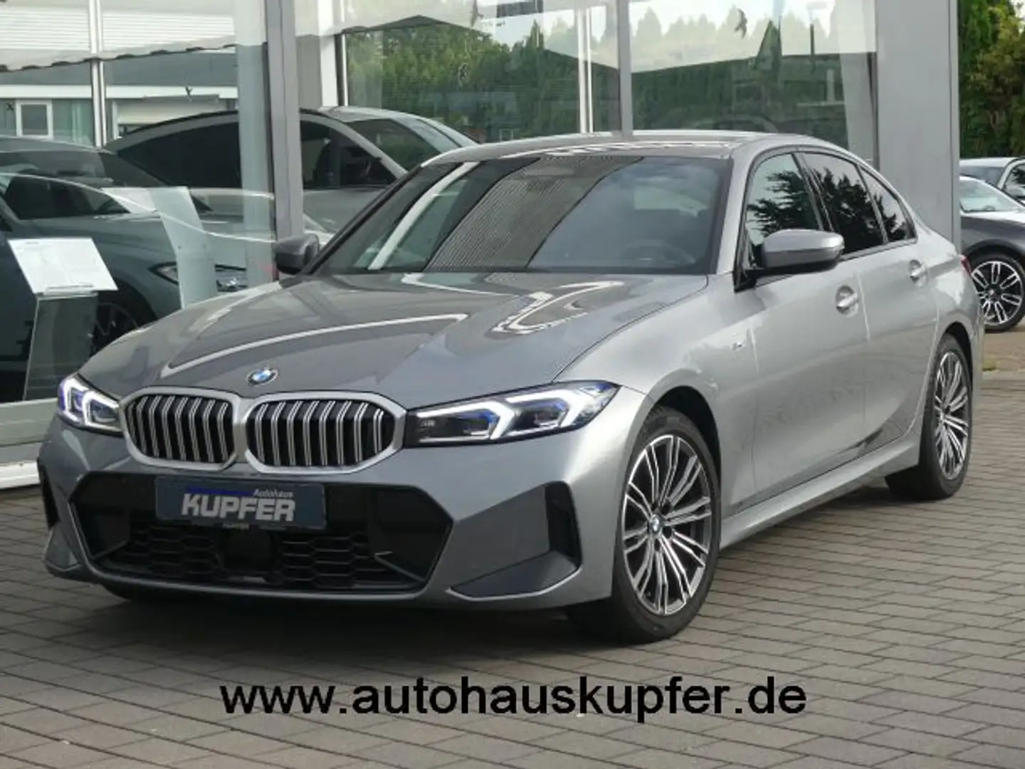 BMW 320 i M Sportpak. AHK°ACC Ad.LED°elSitze+M*Rfcam Grau - 1