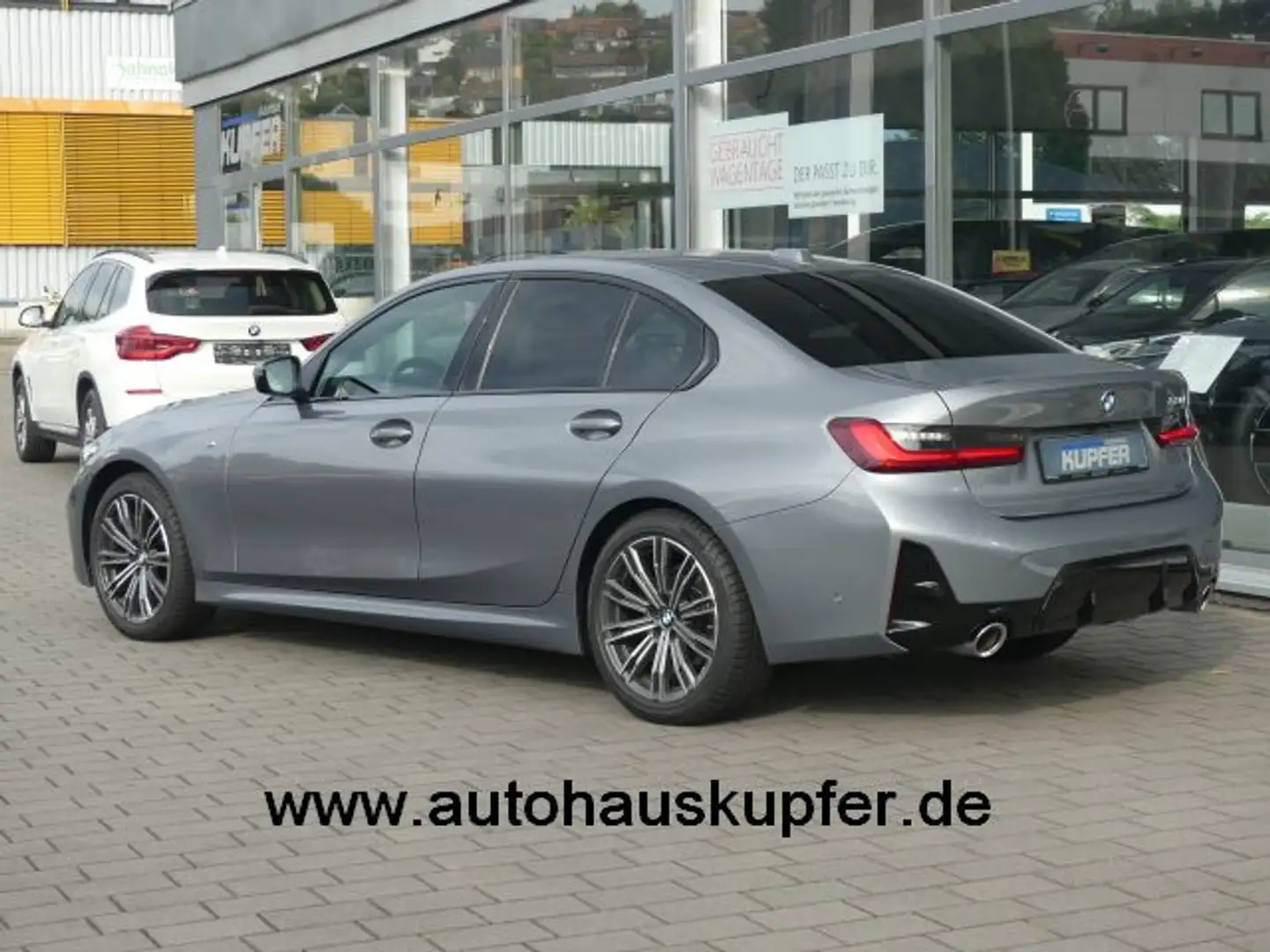 BMW 320 i M Sportpak. AHK°ACC Ad.LED°elSitze+M*Rfcam Gris - 2