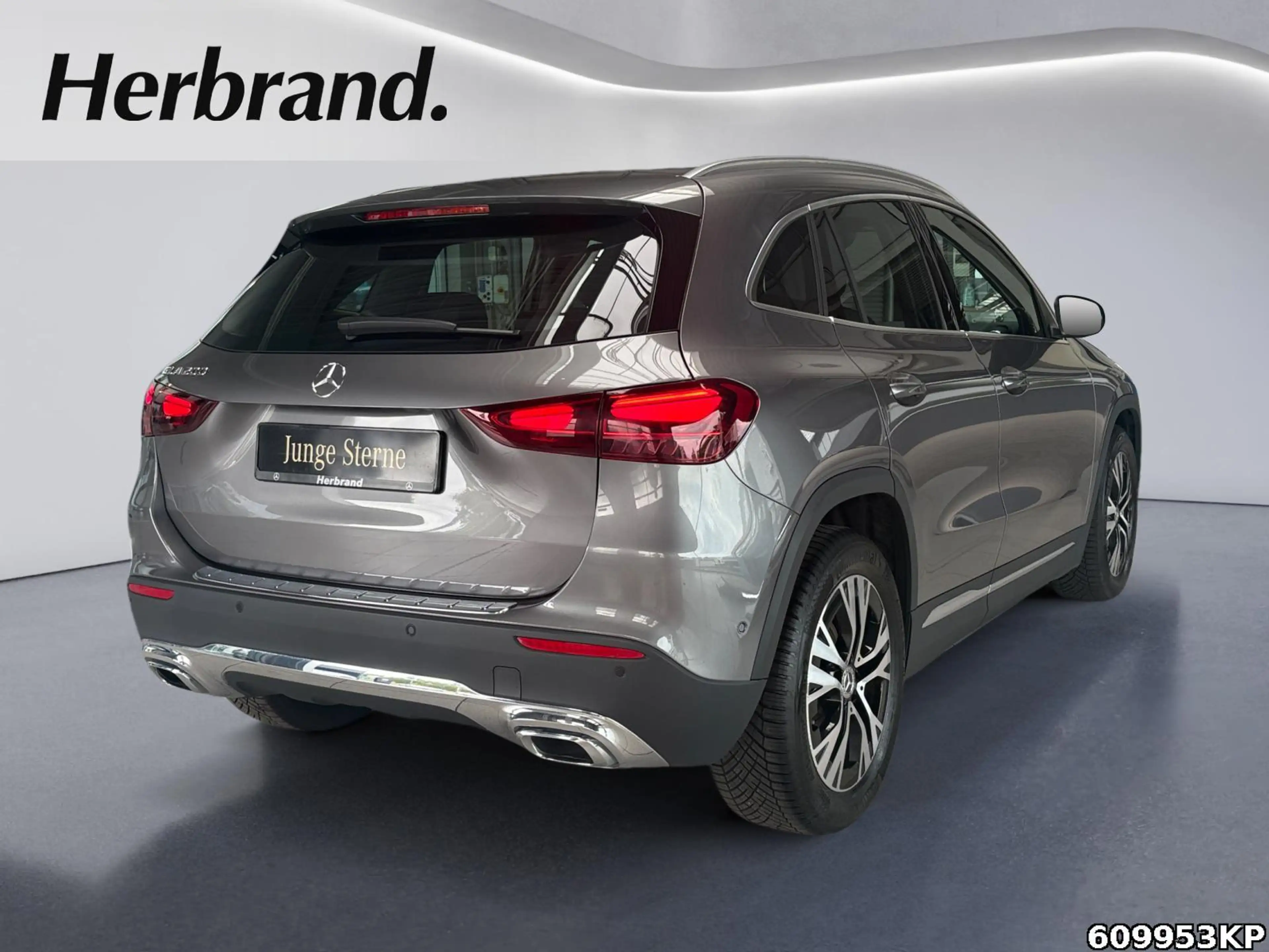 Mercedes-Benz GLA 200 Progressive AHK Distronik Kamera 18" DAB — photo 3