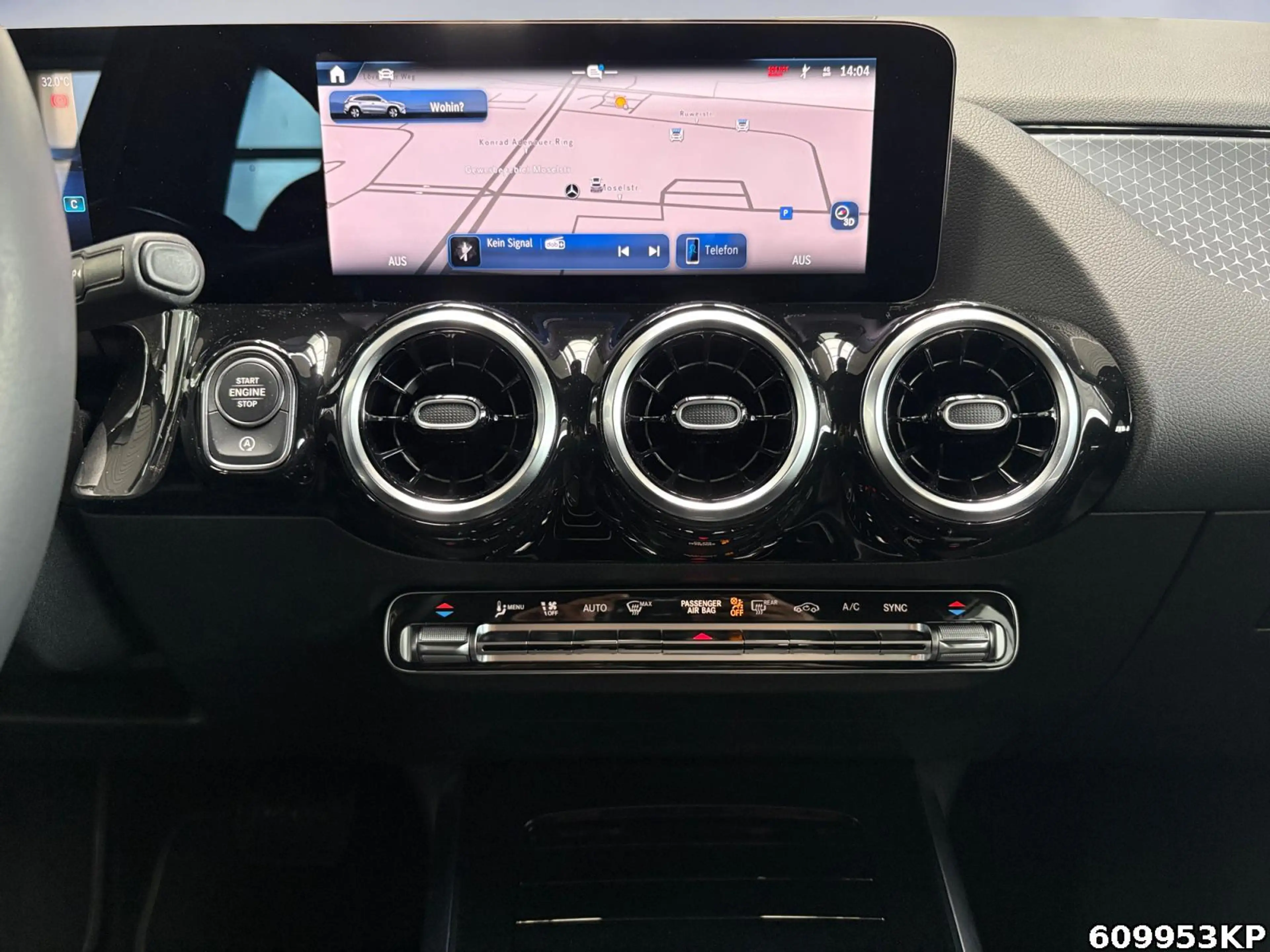 Mercedes-Benz GLA 200 Progressive AHK Distronik Kamera 18" DAB — photo 12