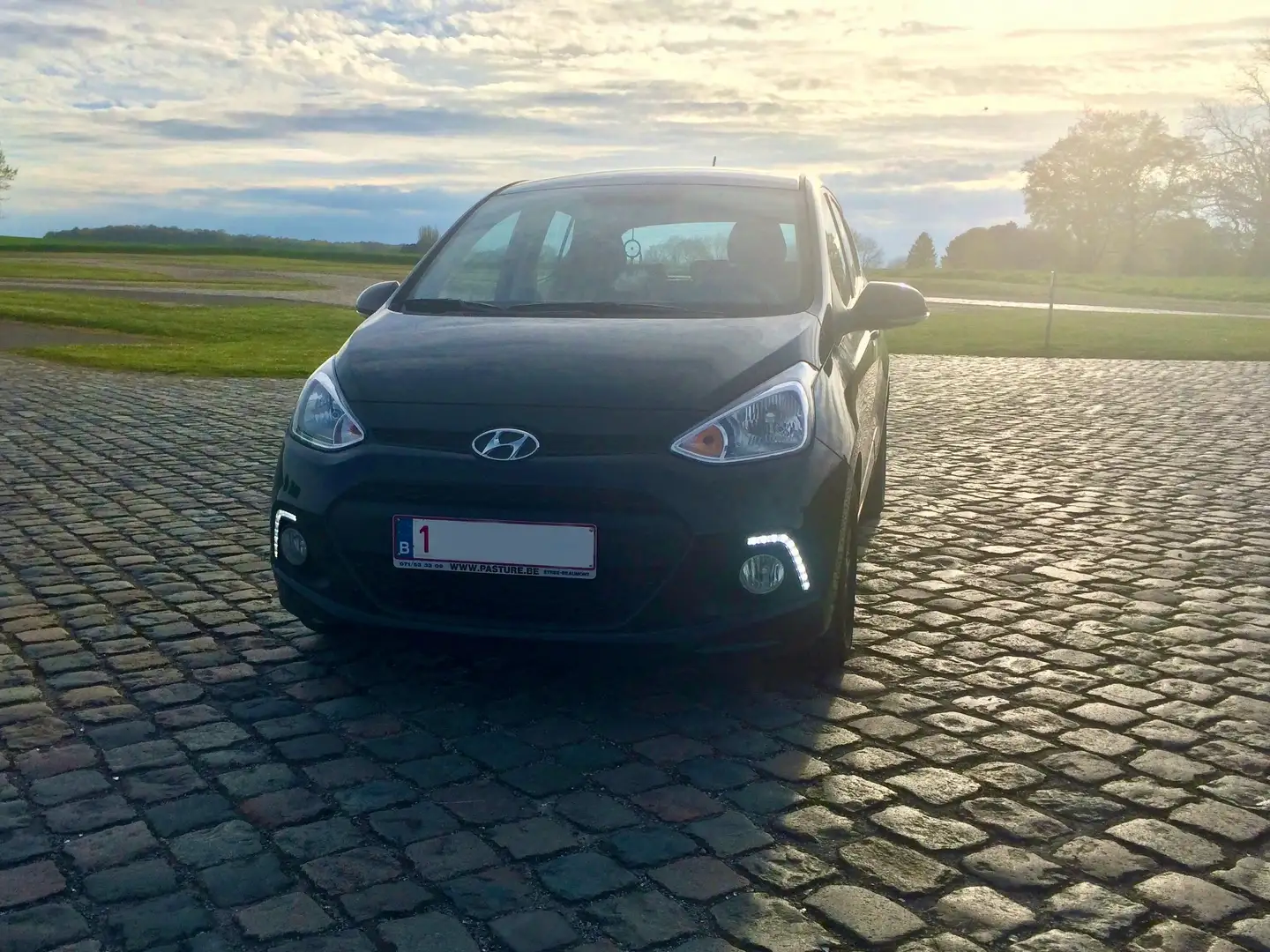 Hyundai i10 i10 1.0i Blackline Zwart - 1