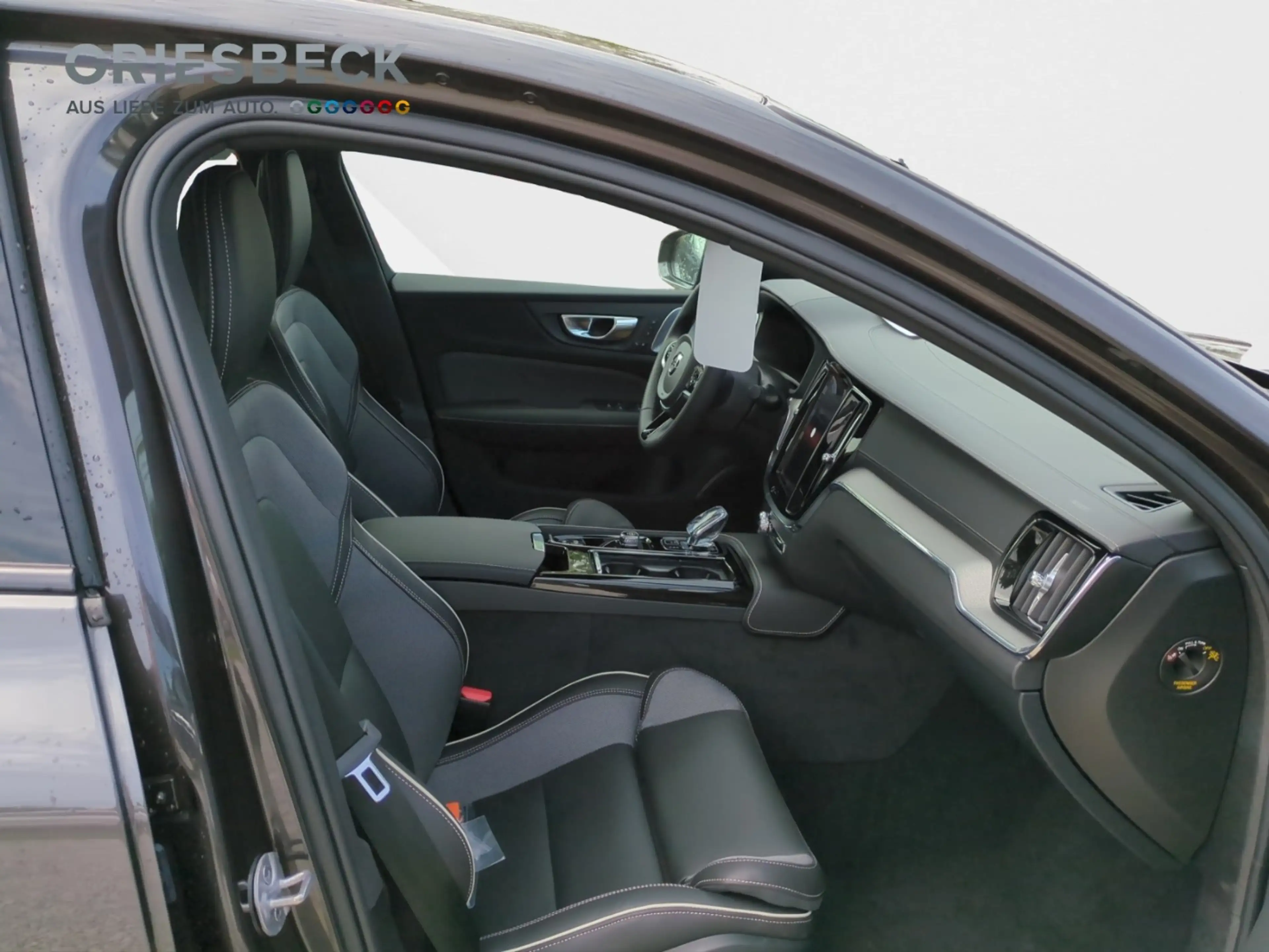 Volvo S60 T8 Ultimate Dark — photo 14