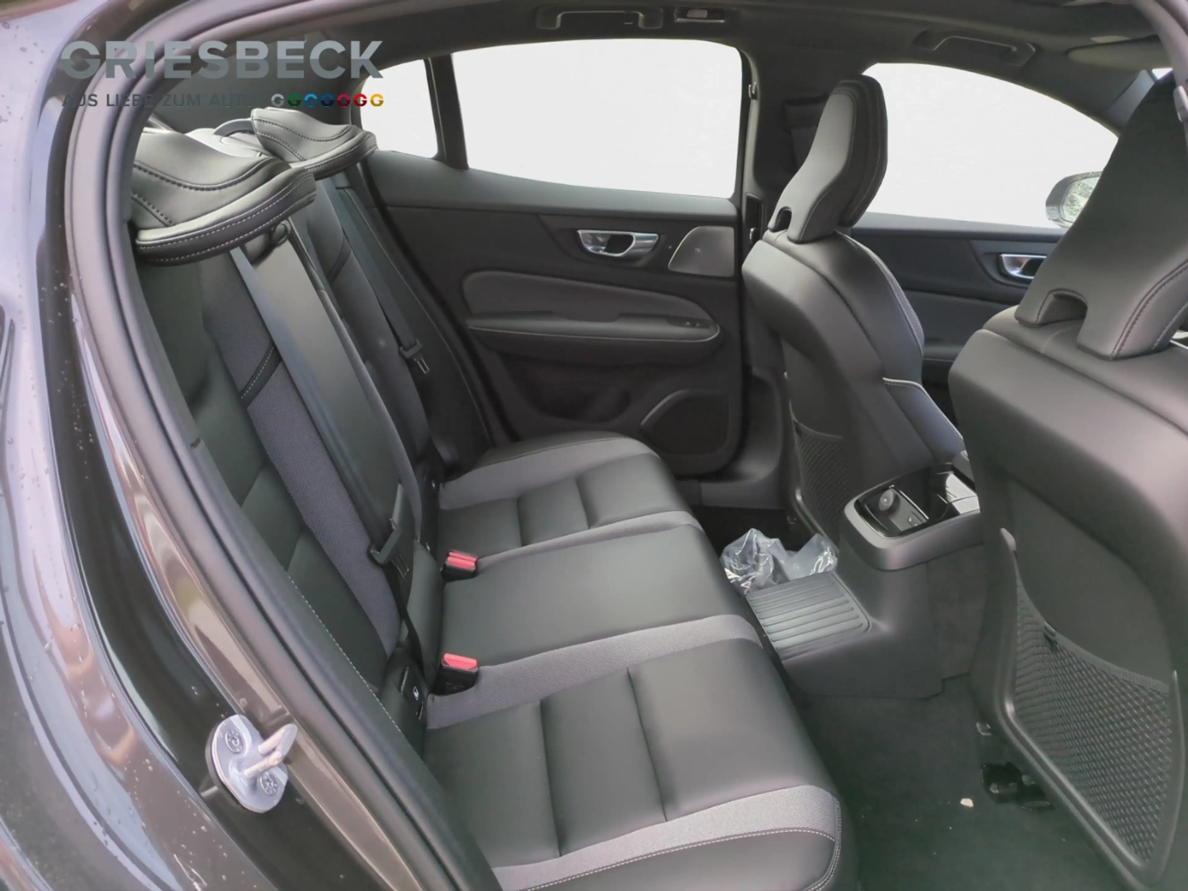 Volvo S60 T8 Ultimate Dark — photo 15