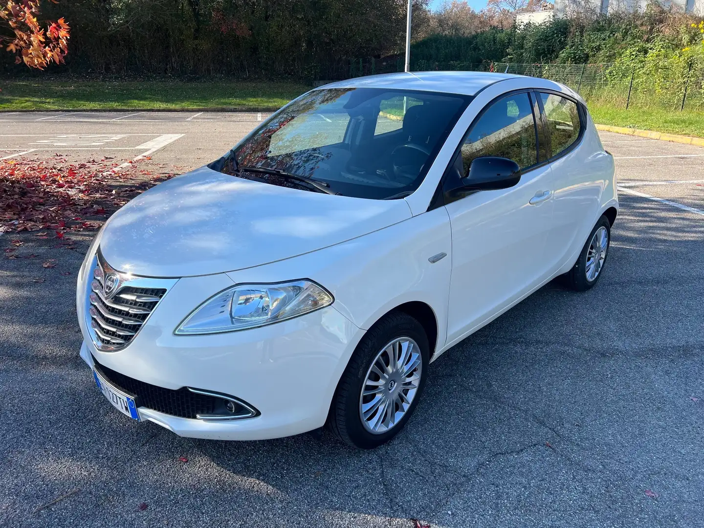 Lancia Ypsilon Ypsilon 1.2 69 CV 5 porte Platinum Blanc - 1