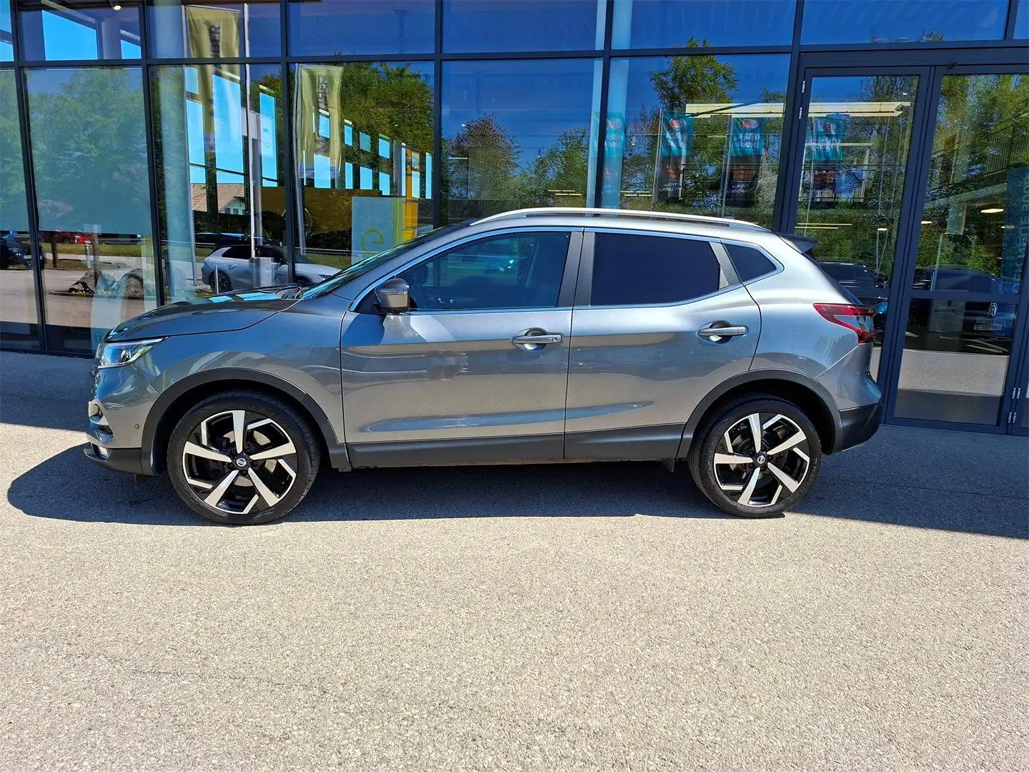 Nissan Qashqai Akari 1.3 DIG-T DCT Grau - 2