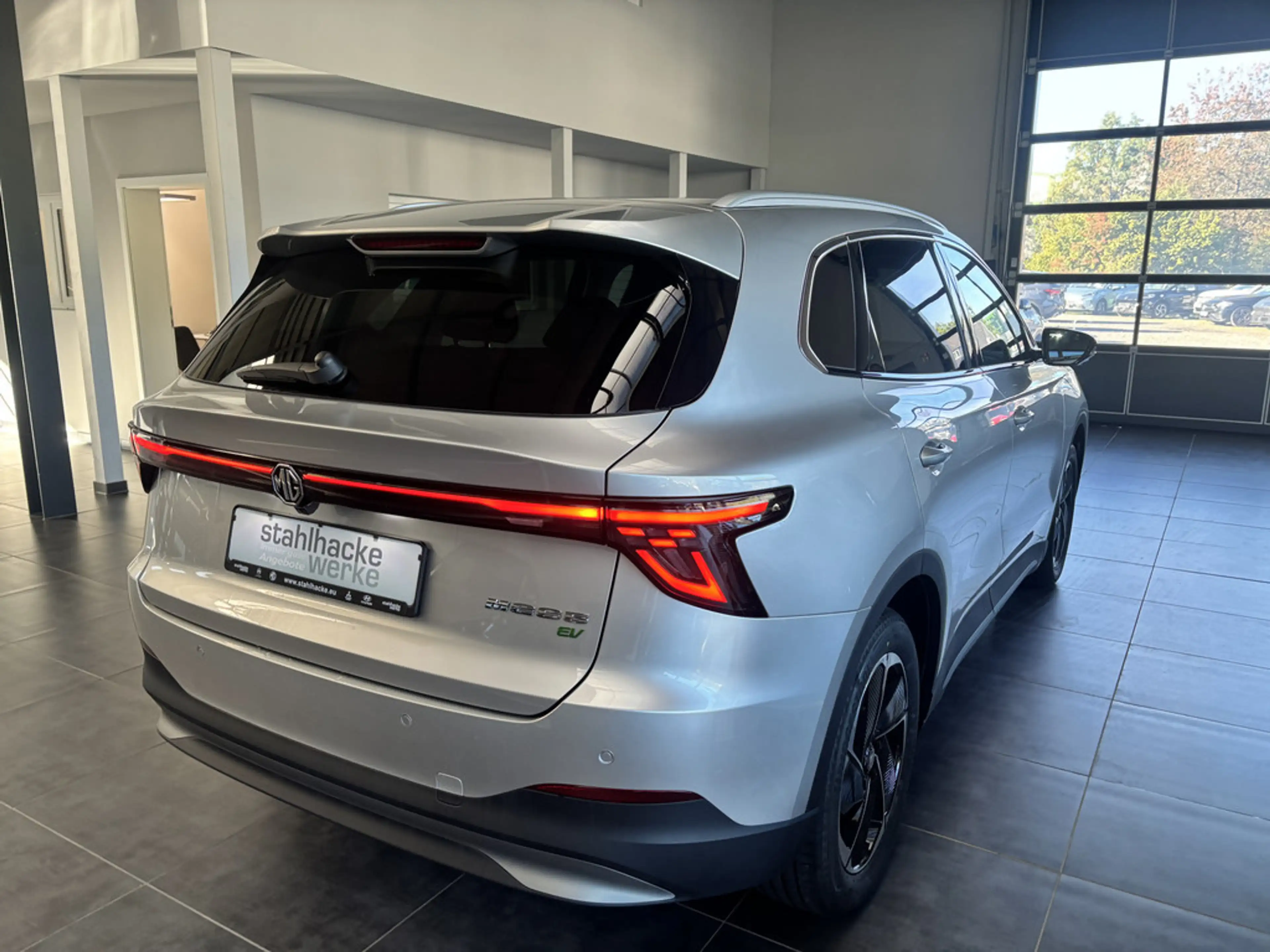 MG S5 EV 125 kW Luxury KLIMA PDC ACC LED — photo 5