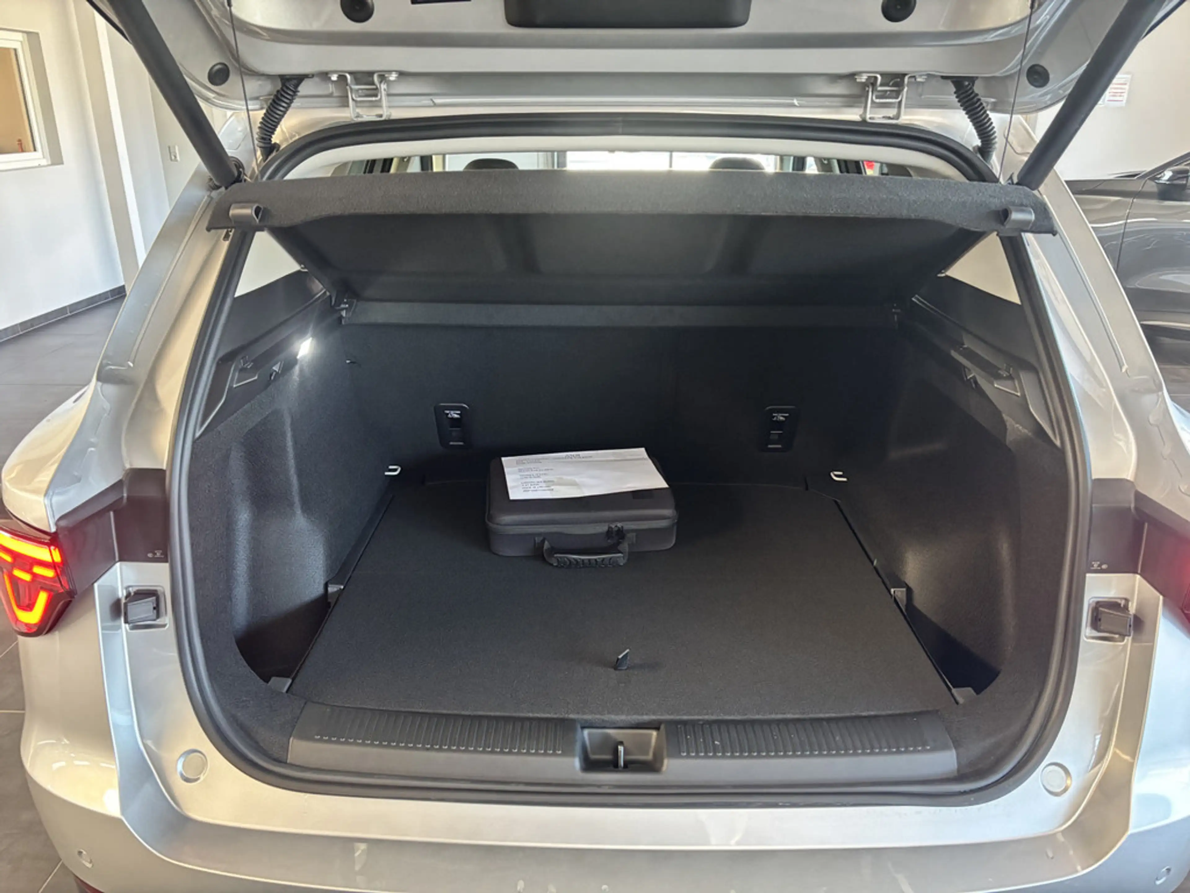 MG S5 EV 125 kW Luxury KLIMA PDC ACC LED — photo 8