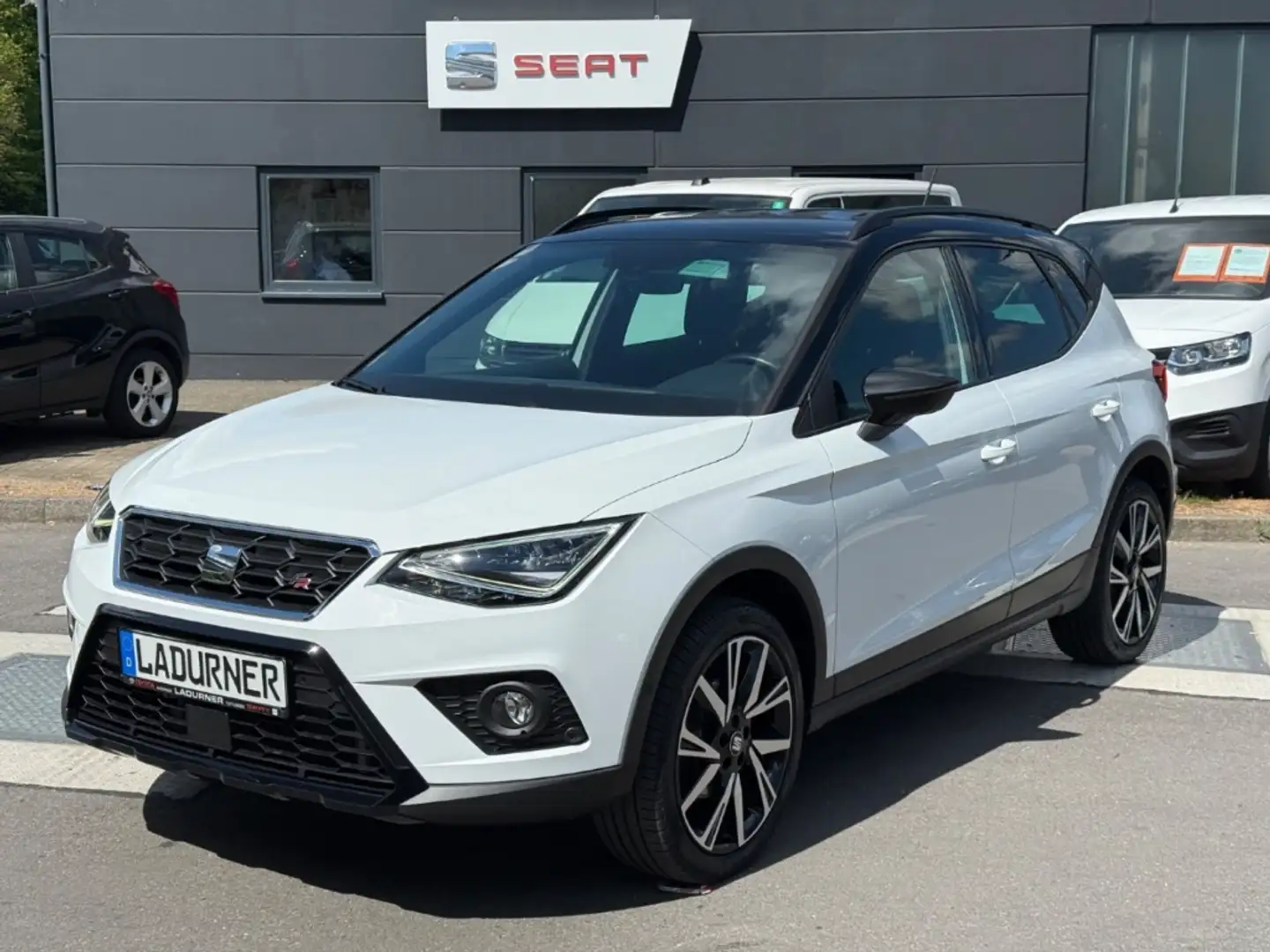SEAT Arona FR Black Edition AHK Voll LED White - 1
