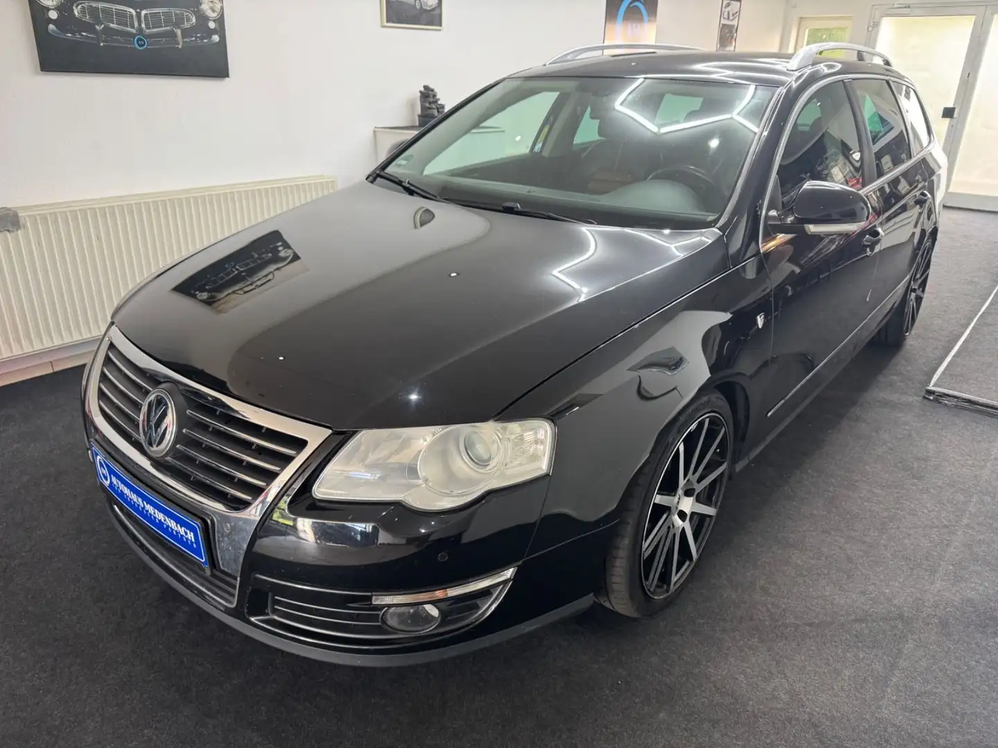 Volkswagen Passat Variant 2.0 TDI Automatik Individual Černá - 1