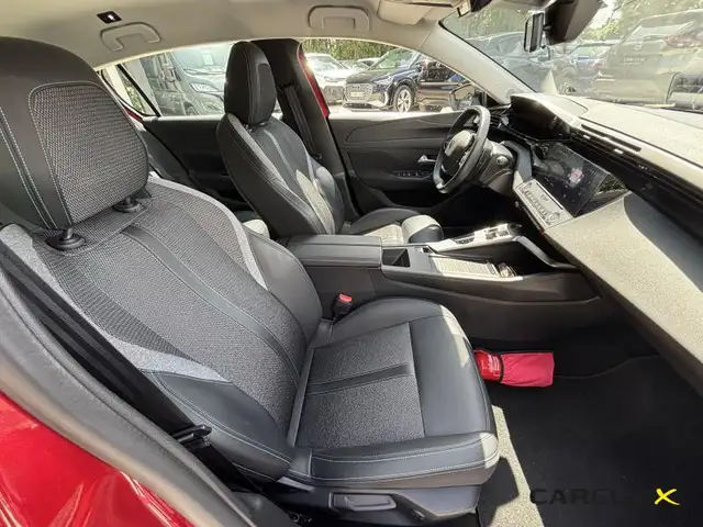 Peugeot 308 view 9
