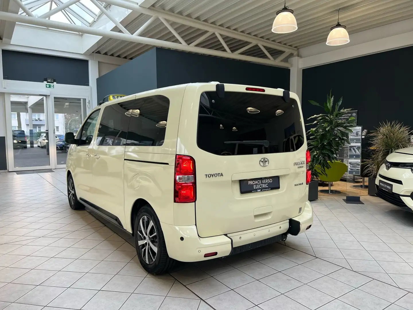 Toyota Proace 75 kWh Vollelektrisch, Team D Noir - 2
