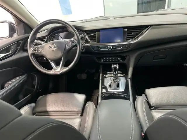 Opel Insignia view 8