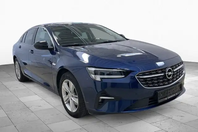 Opel Insignia view 2