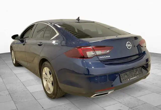 Opel Insignia view 3