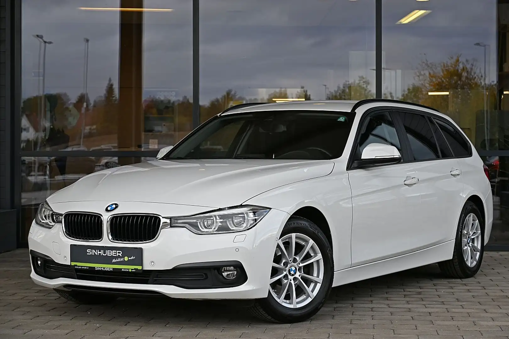 BMW 318 d Touring Aut. LED, NaviProfessional, Kamera, D... Weiß - 1
