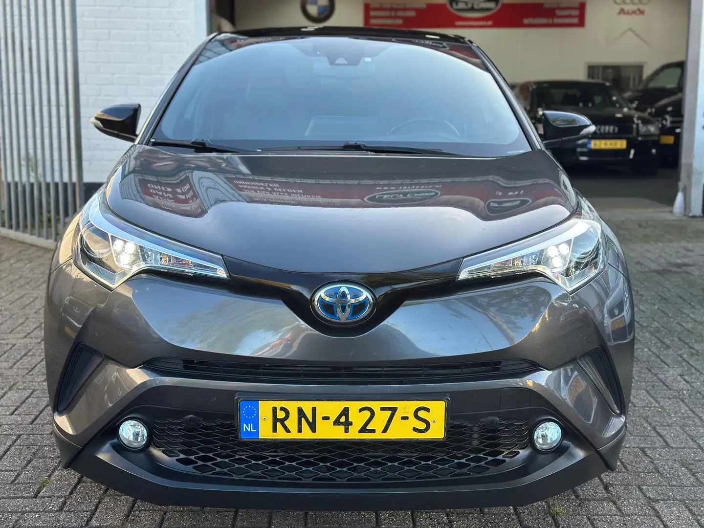 Toyota C-HR 1.8 Hybrid Bi-Tone Plus AUT|ACC|Camera|NAP Gris - 2