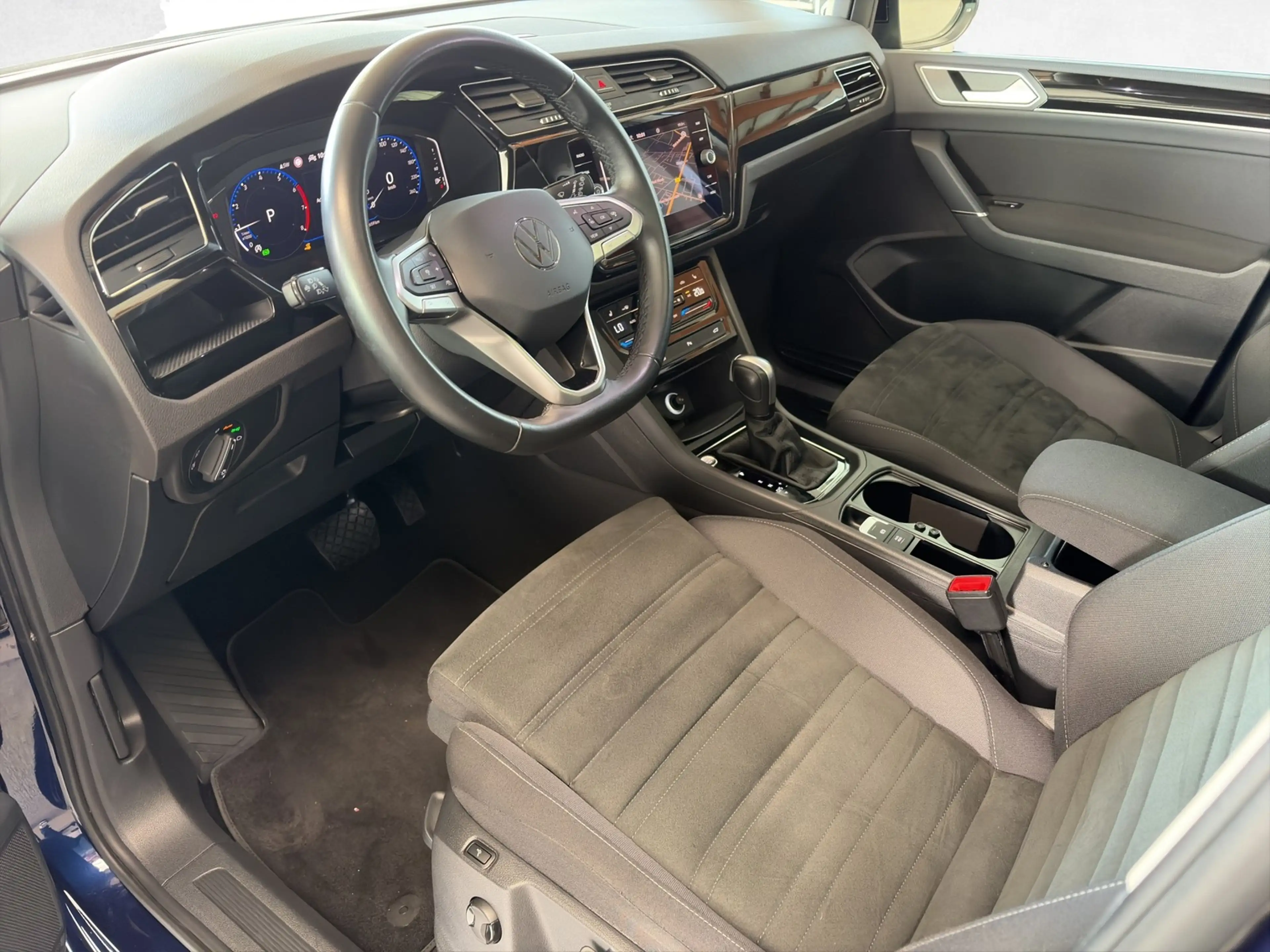 Volkswagen Touran Highline 1.5 TSI DSG /LED/IQ.Drive/Navi — photo 8