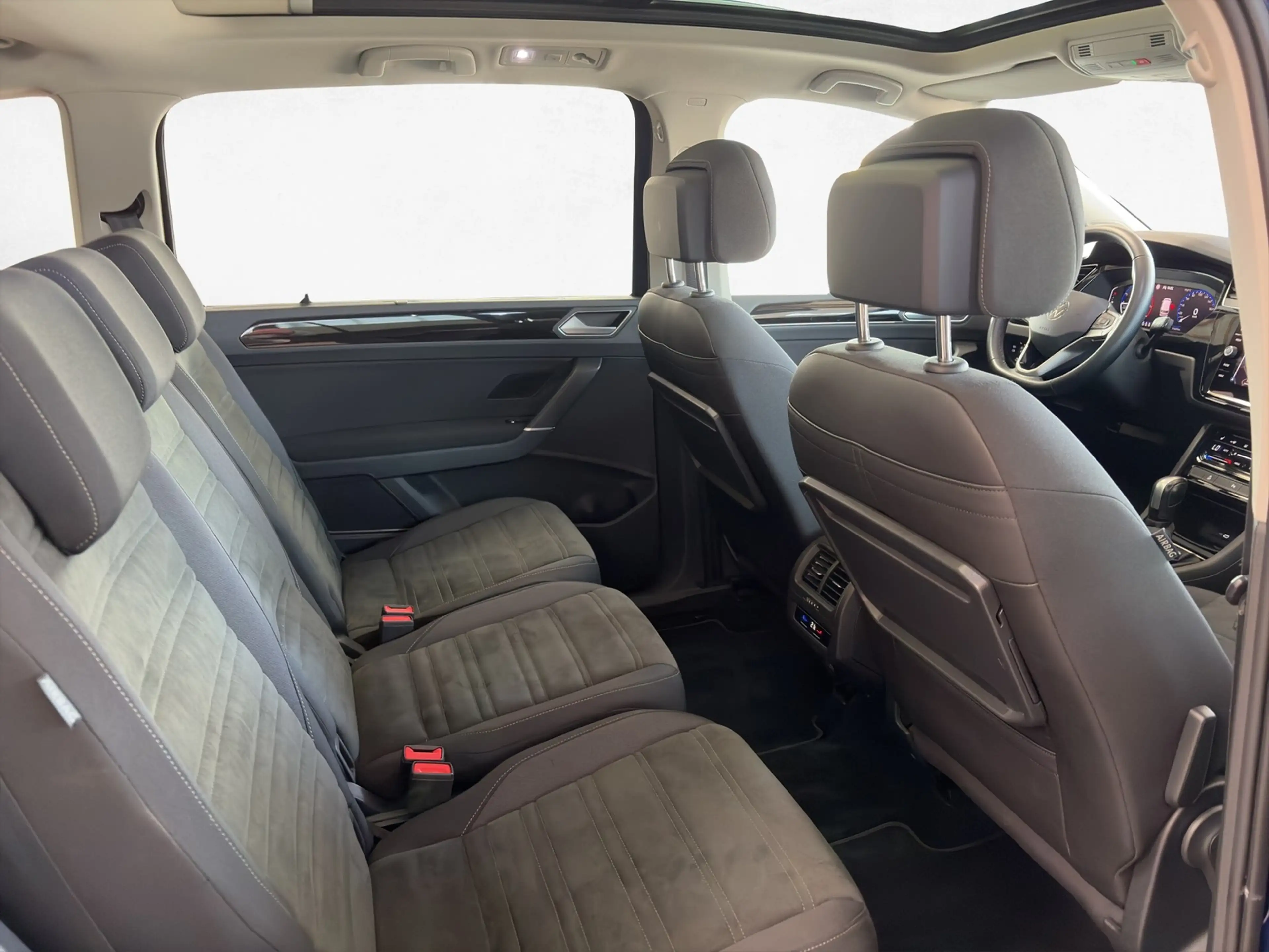 Volkswagen Touran Highline 1.5 TSI DSG /LED/IQ.Drive/Navi — photo 10
