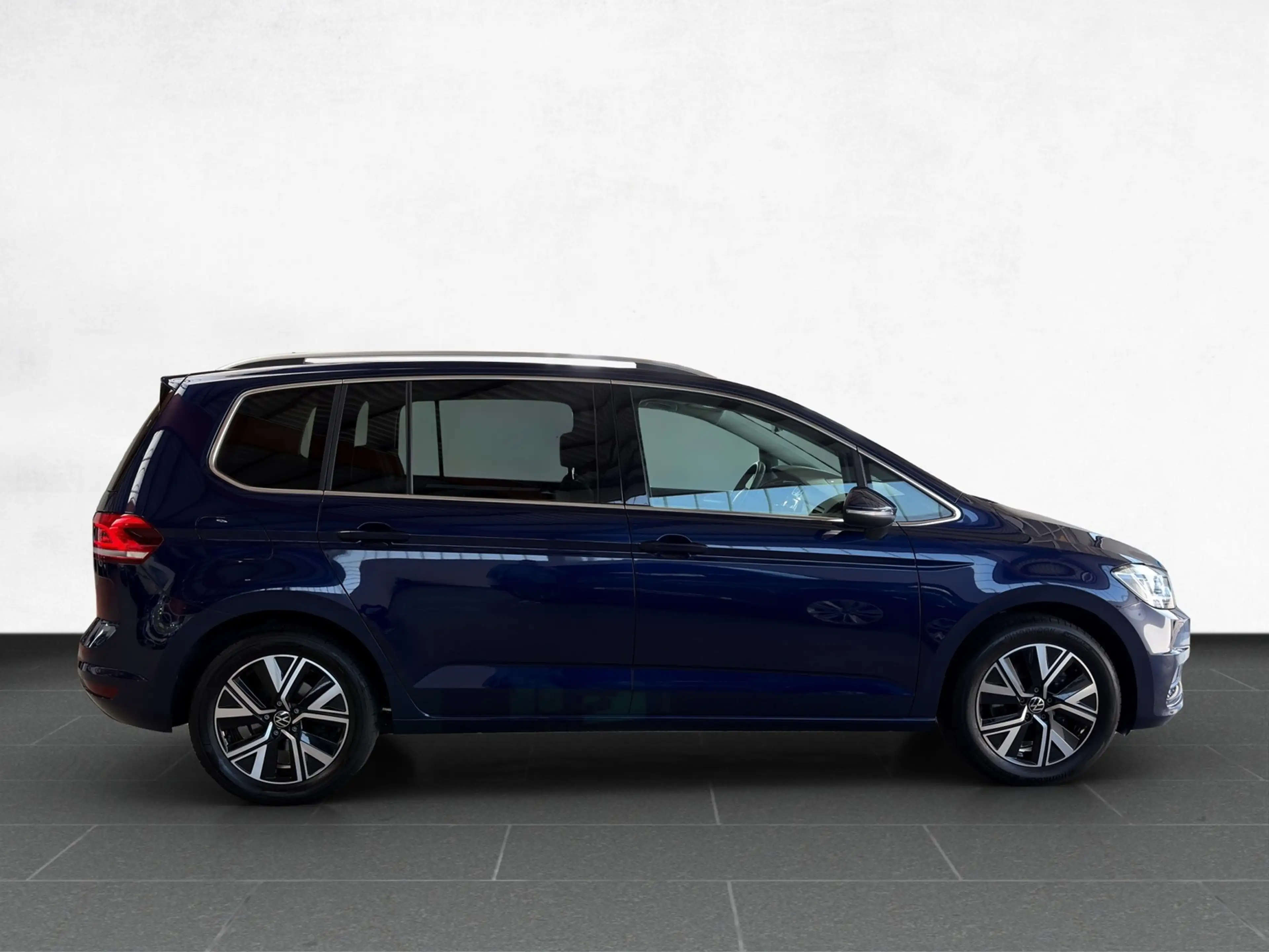 Volkswagen Touran Highline 1.5 TSI DSG /LED/IQ.Drive/Navi — photo 6