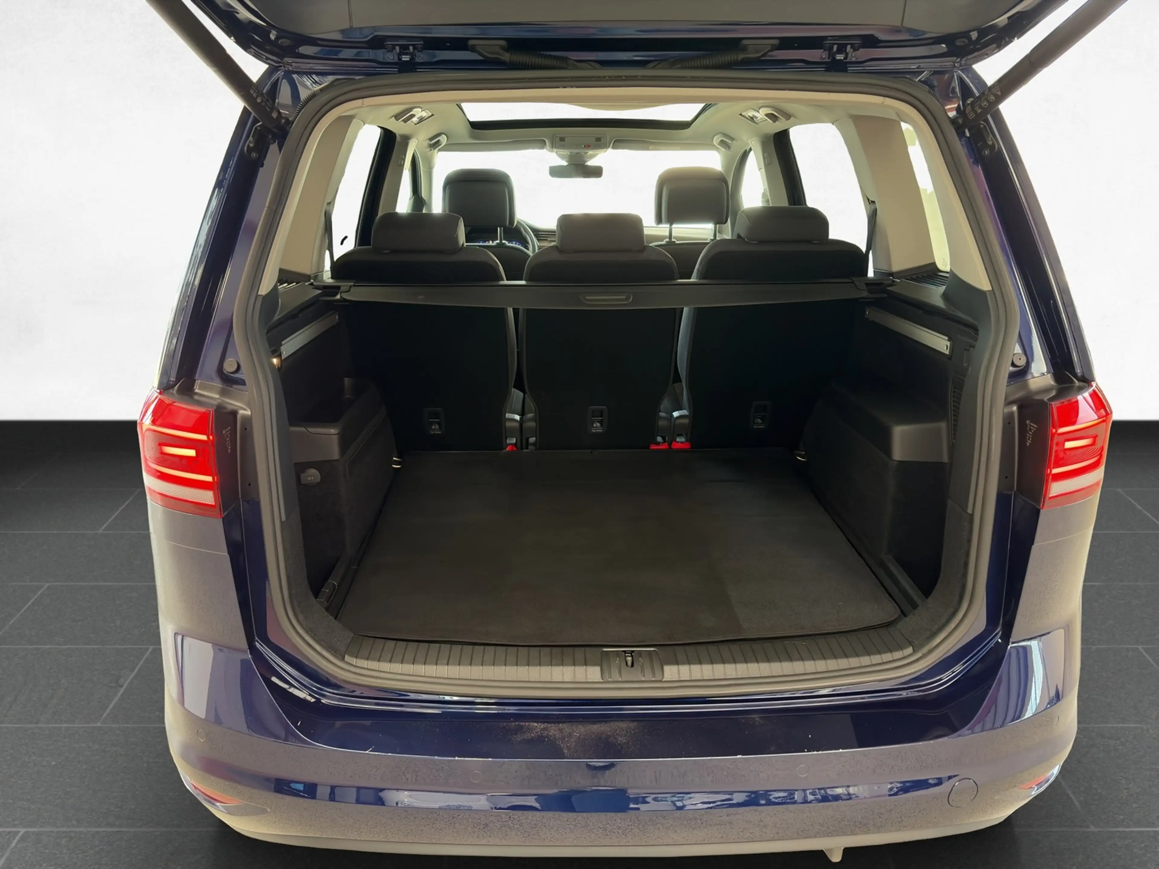 Volkswagen Touran Highline 1.5 TSI DSG /LED/IQ.Drive/Navi — photo 7