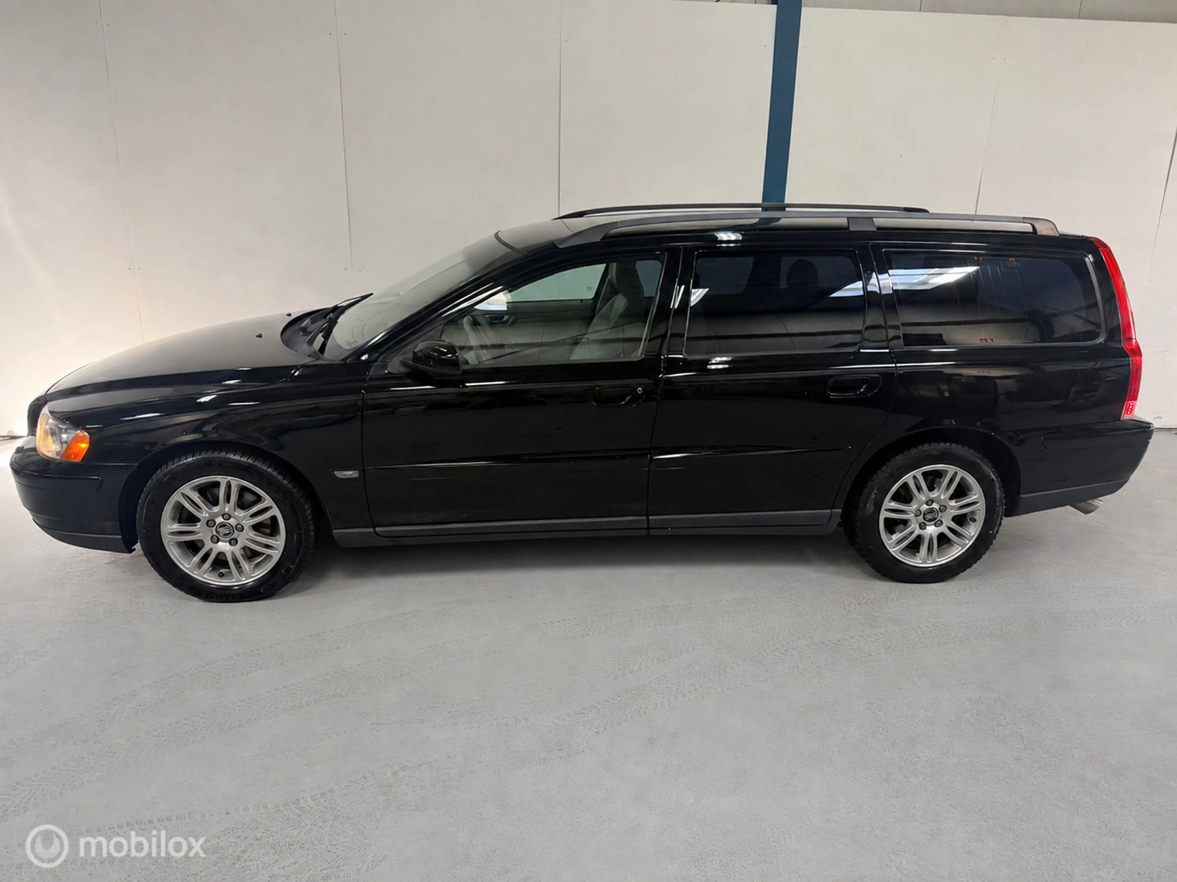 Volvo V70 2.5T Momentum AUTOMAAT / LEER — photo 4