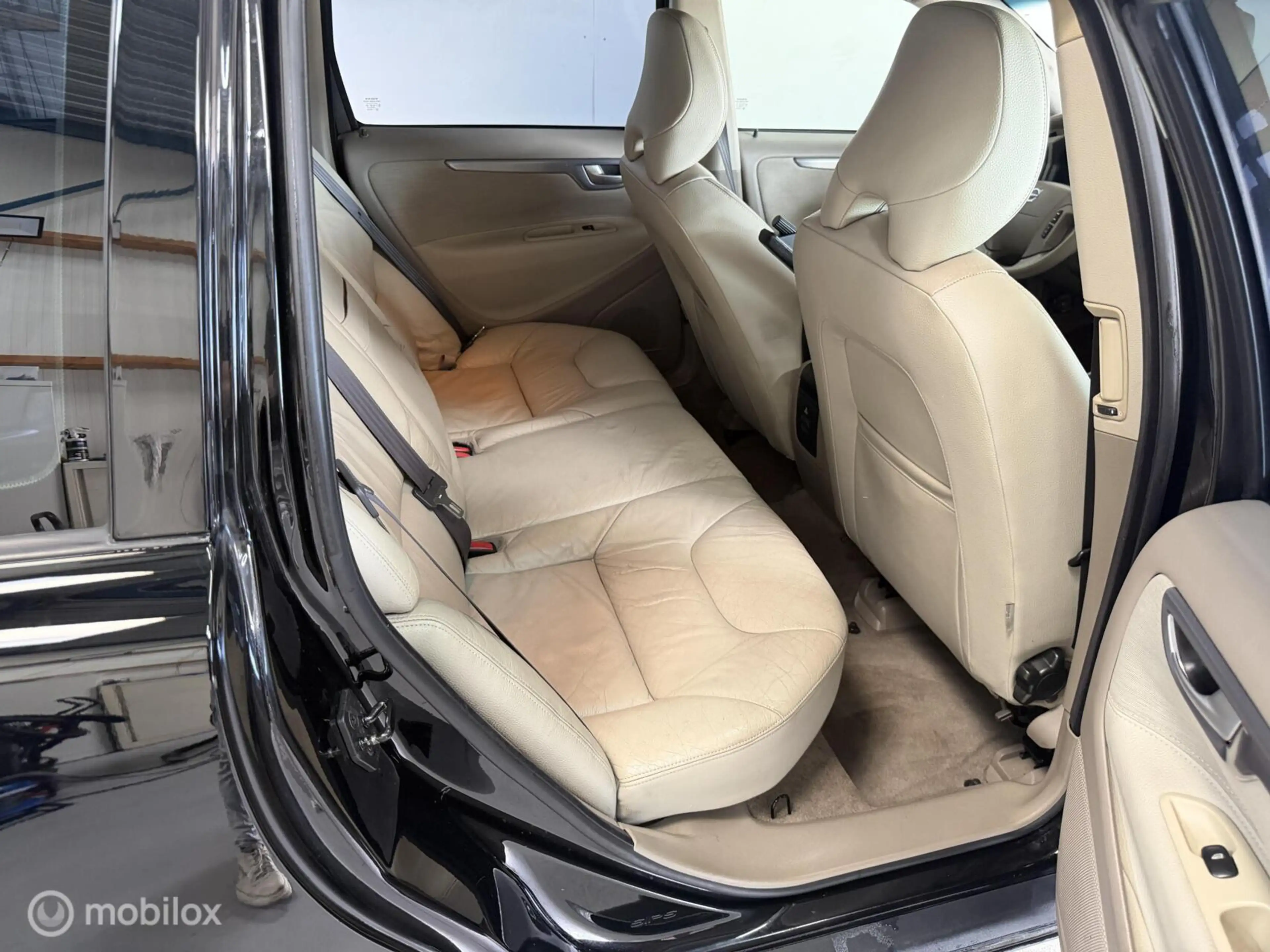 Volvo V70 2.5T Momentum AUTOMAAT / LEER — photo 9