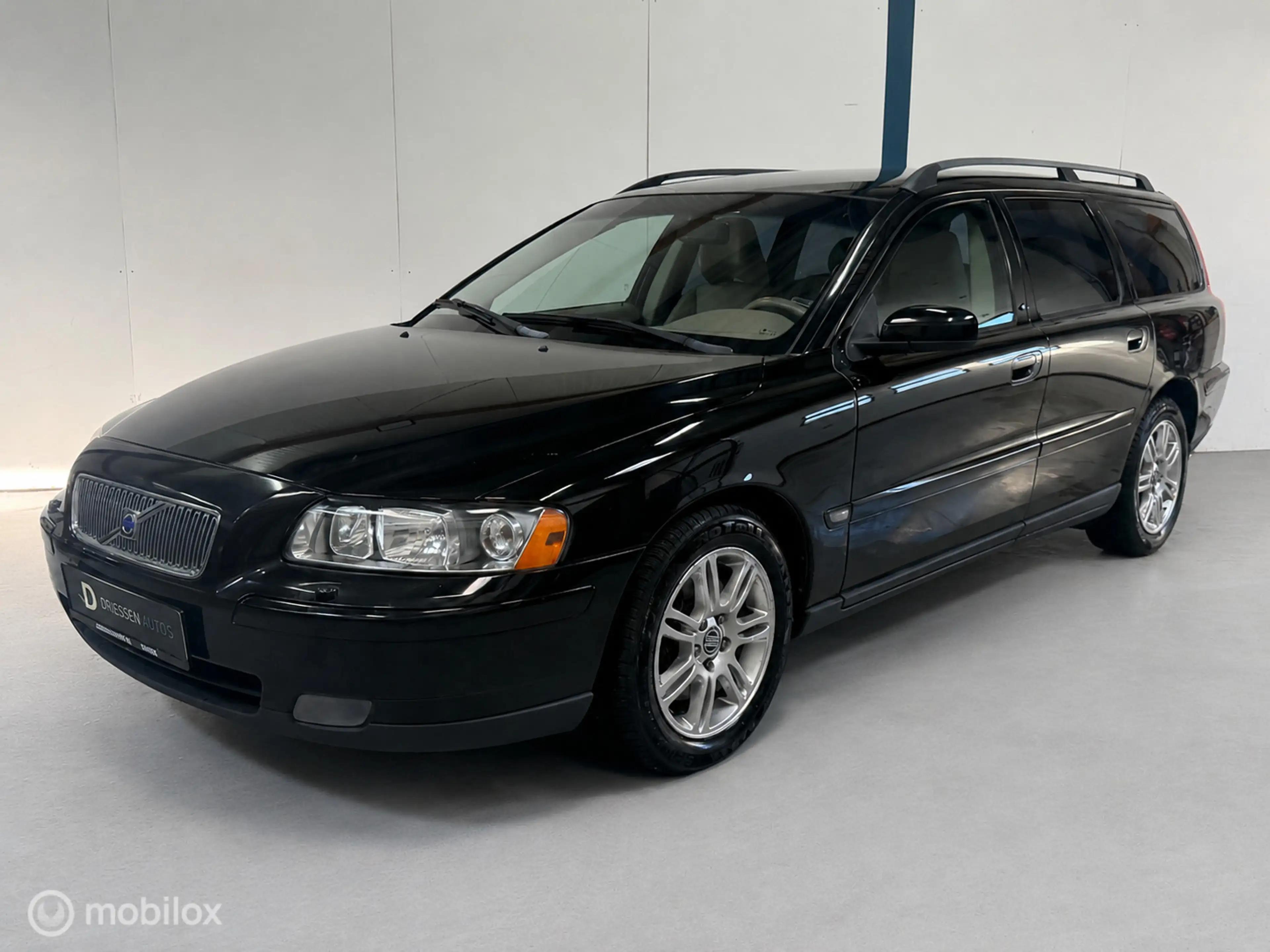 Volvo V70 2.5T Momentum AUTOMAAT / LEER