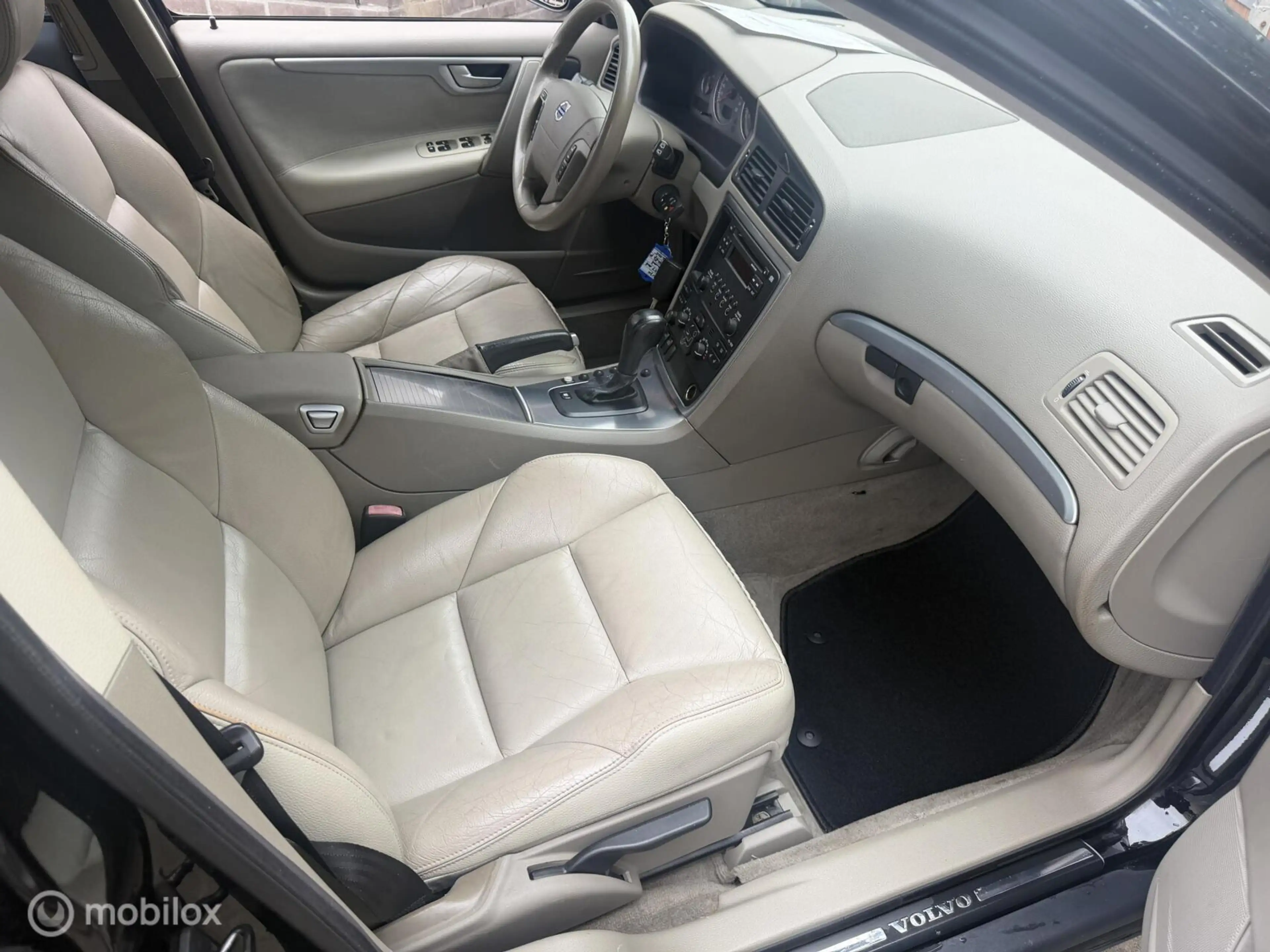 Volvo V70 2.5T Momentum AUTOMAAT / LEER — photo 6