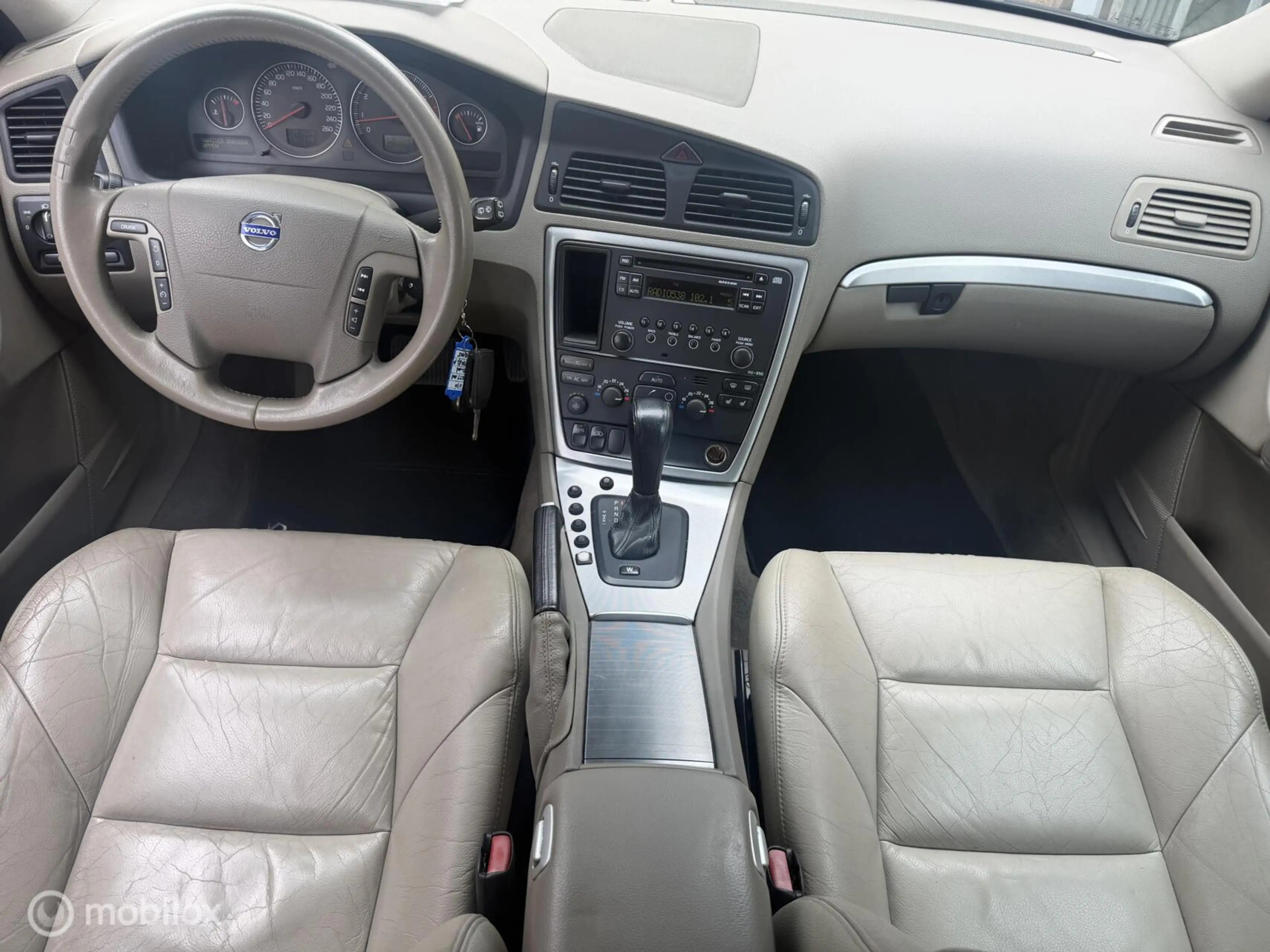 Volvo V70 2.5T Momentum AUTOMAAT / LEER — photo 3