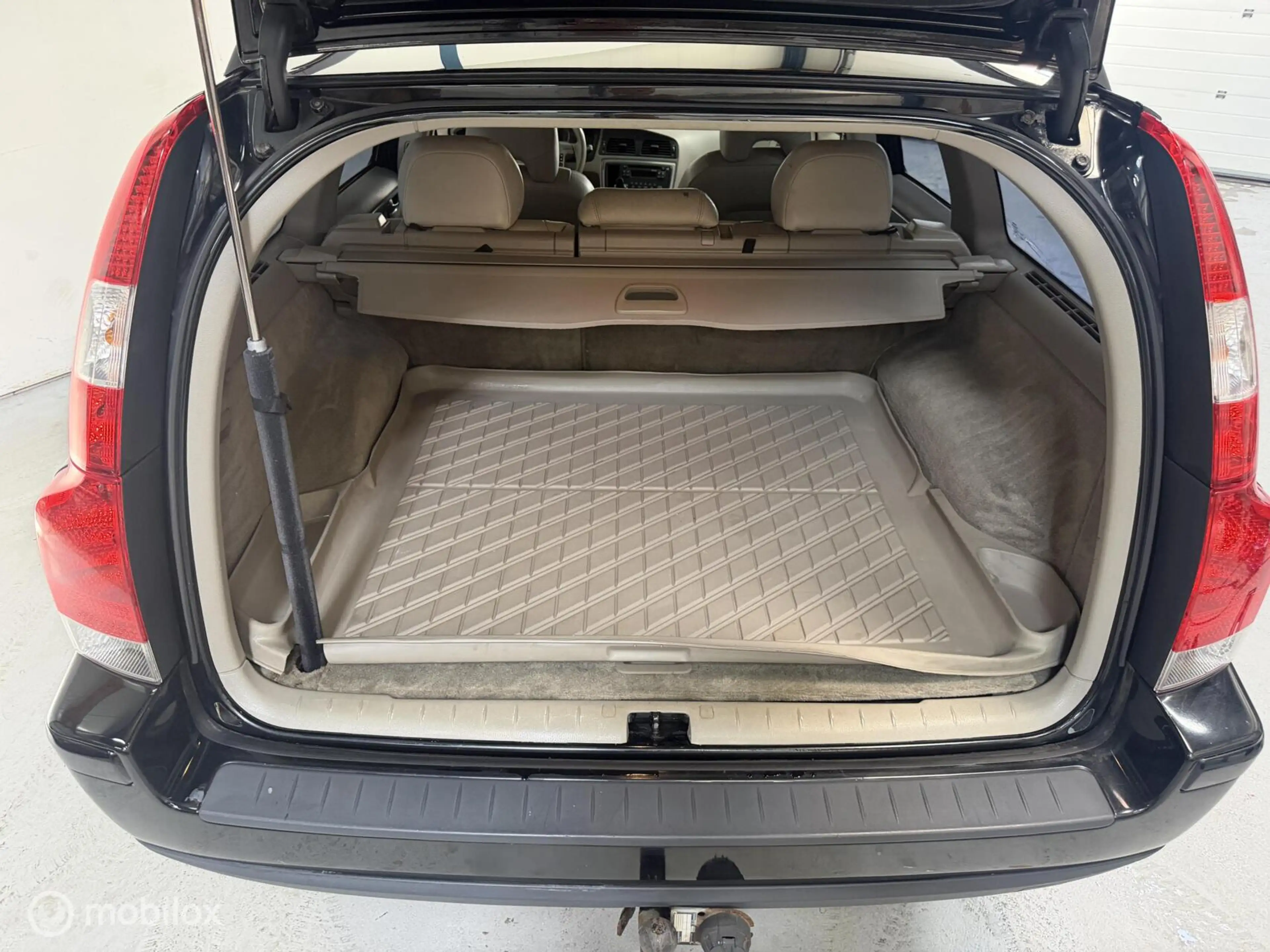 Volvo V70 2.5T Momentum AUTOMAAT / LEER — photo 8