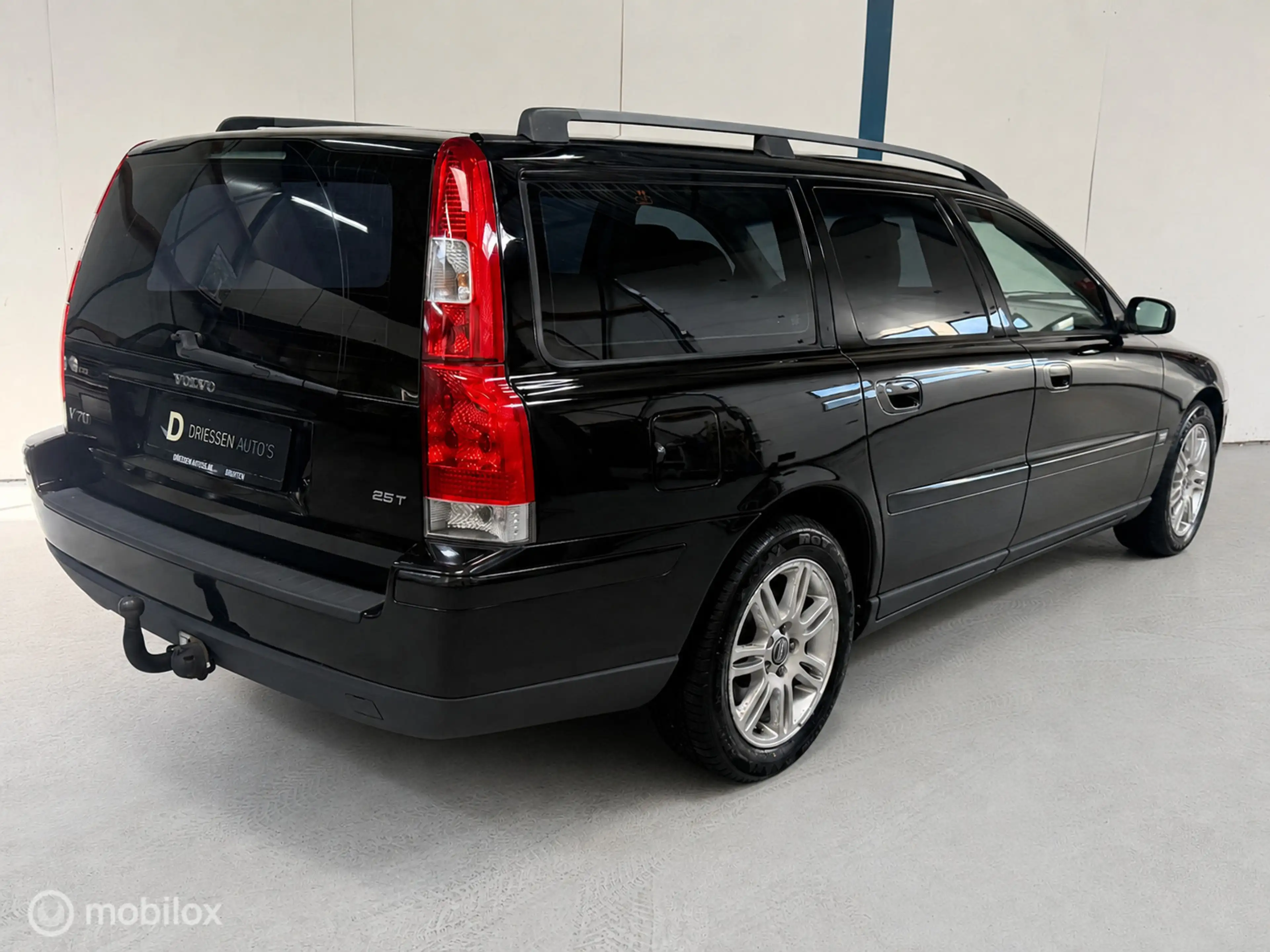 Volvo V70 2.5T Momentum AUTOMAAT / LEER — photo 2