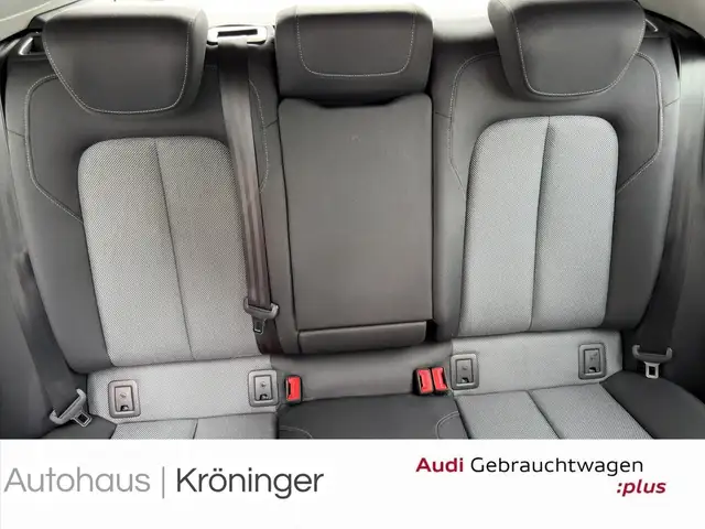 Audi Q2 view 10
