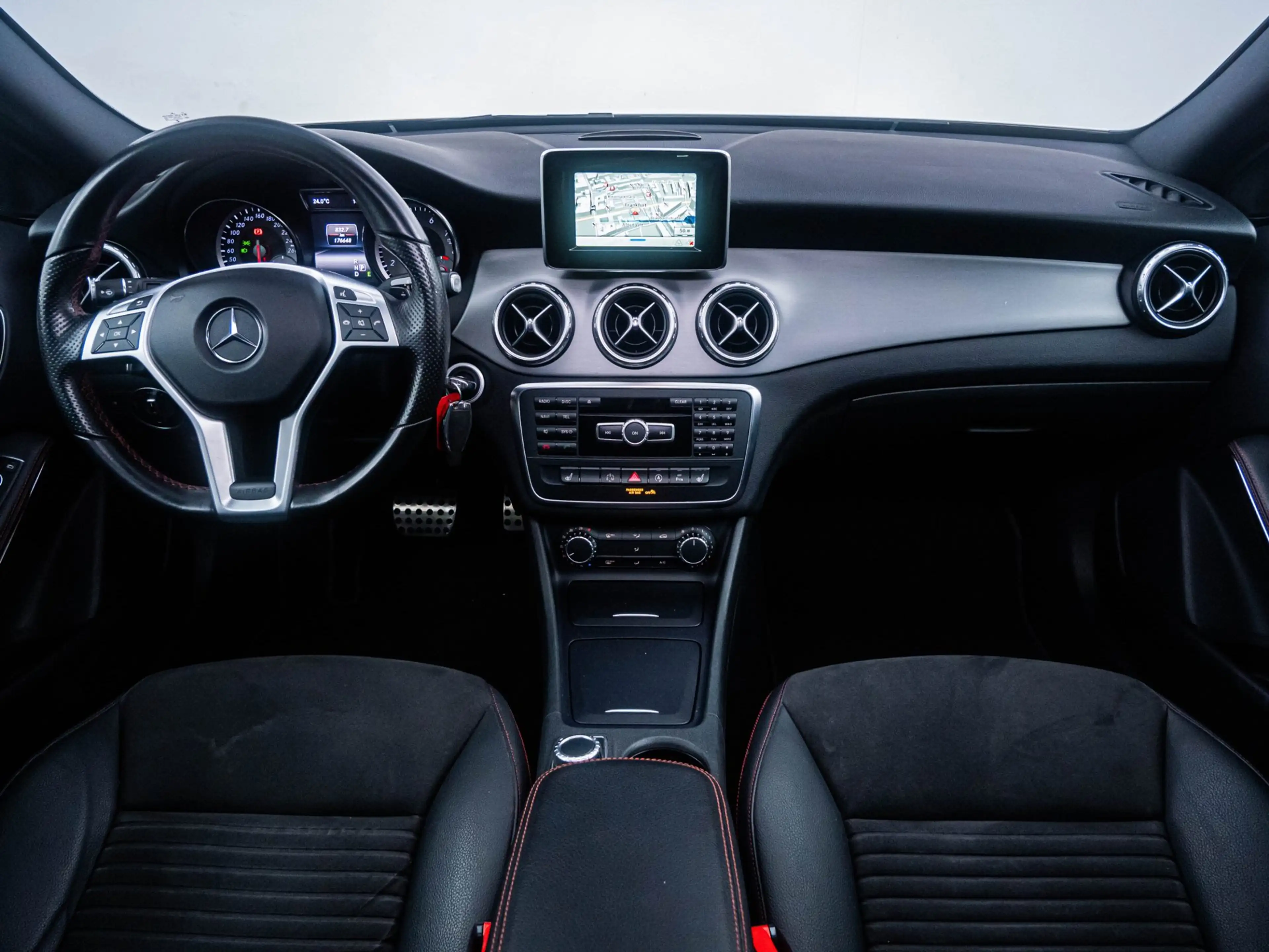 Mercedes-Benz GLA 180 Ambition 'Automaat' Pano|Cruise — photo 2