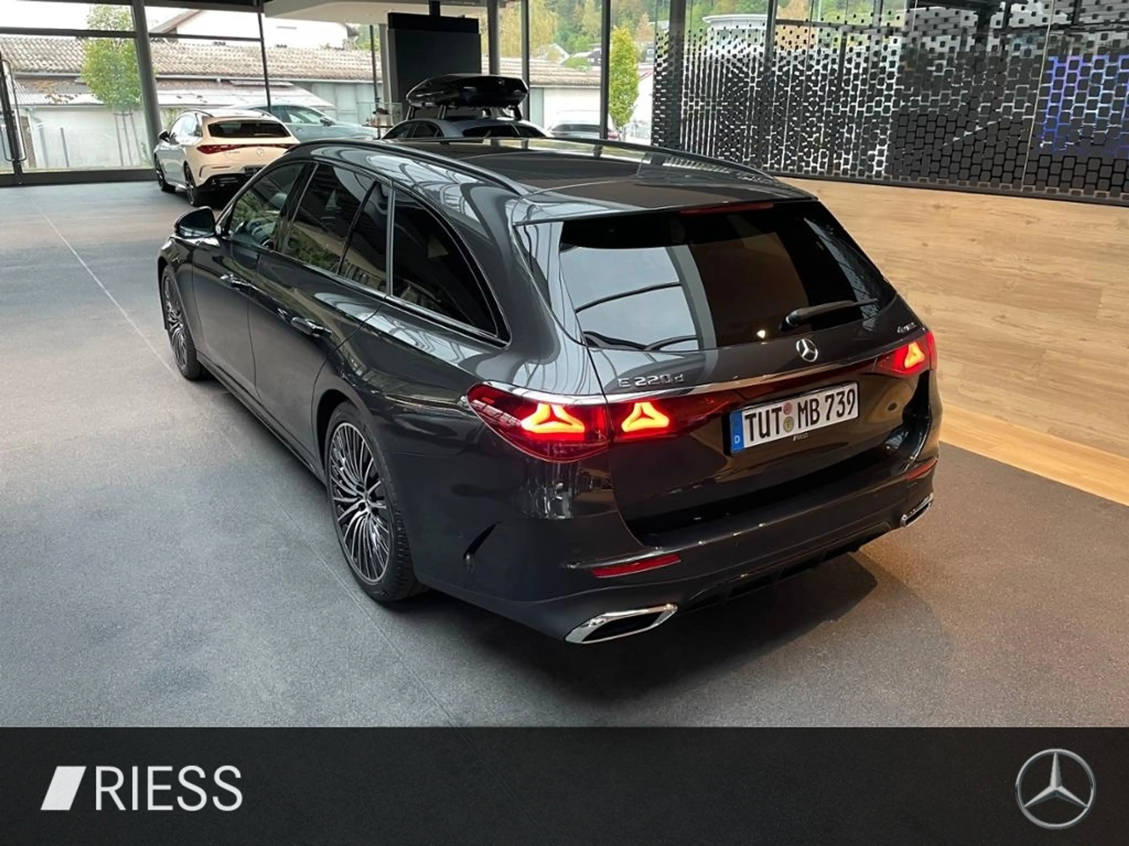 Mercedes-Benz E 220 d 4MATIC T-Modell 360 ACC AHK AUT Bel.Sitz — photo 6